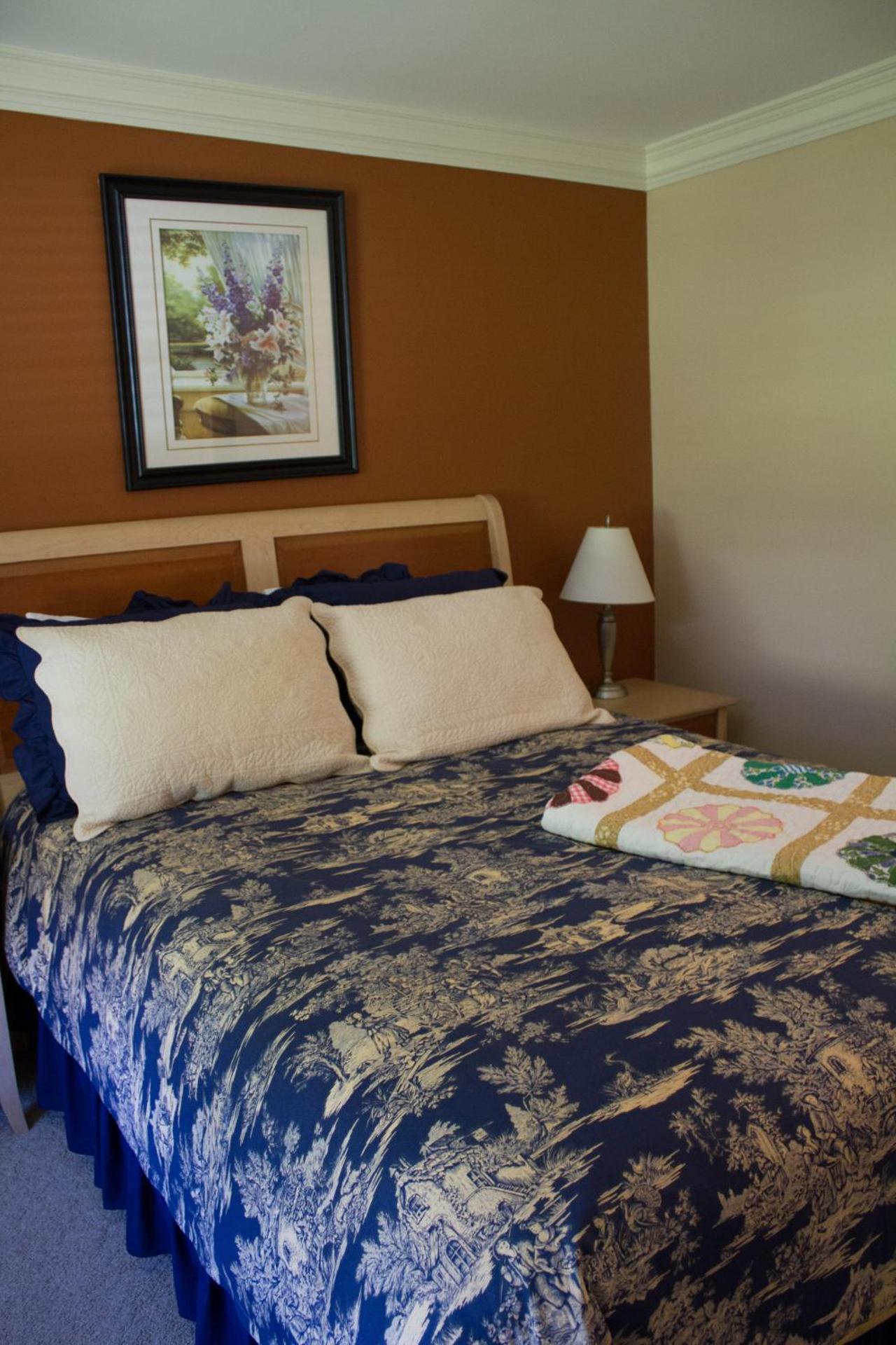 Genelle House B&B Guest House