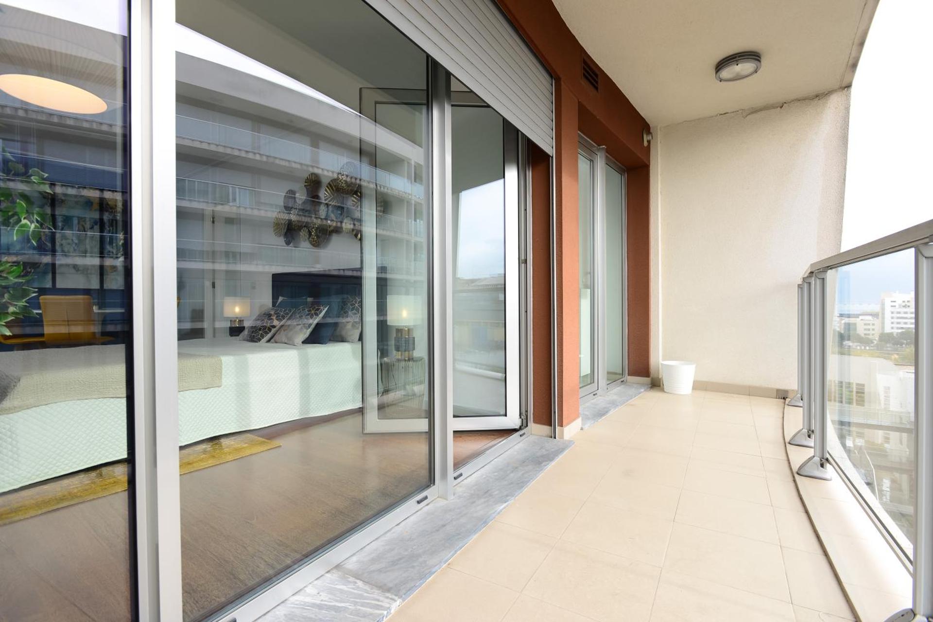 New loft with swimming pool at Parque das Nações!