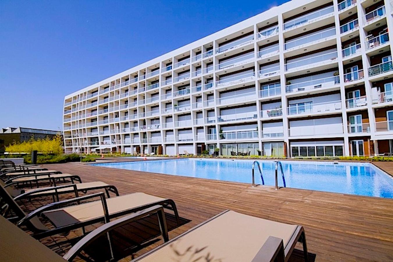 New loft with swimming pool at Parque das Nações!