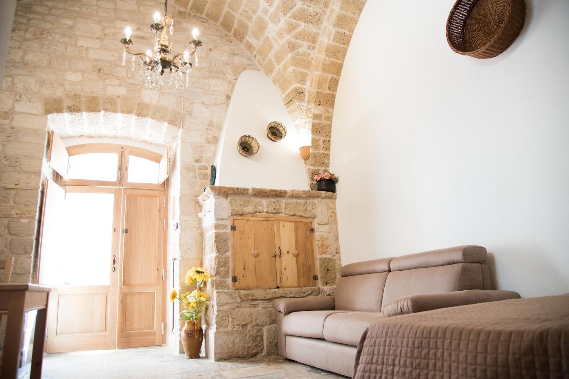 Piazza Duomo - Medieval Puglia's House