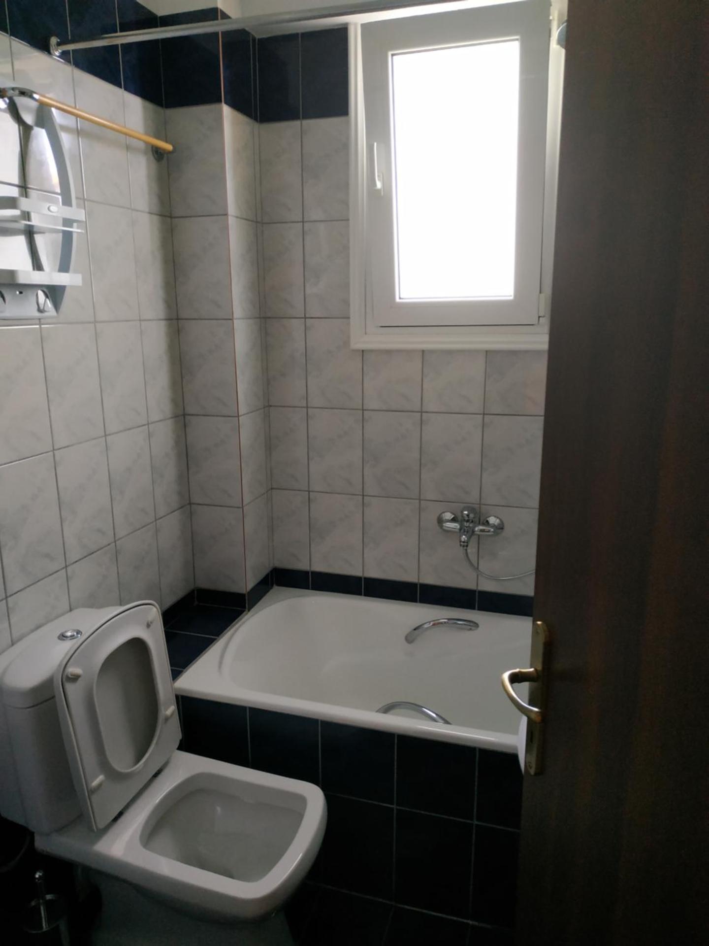 ΔΙΑΜΕΡΙΣΜΑ ΣΤΟ ΛΙΤΟΧΩΡΟ ΜΕ ΕΚΠΛΗΚΤΙΚΗ ΘΕΑ