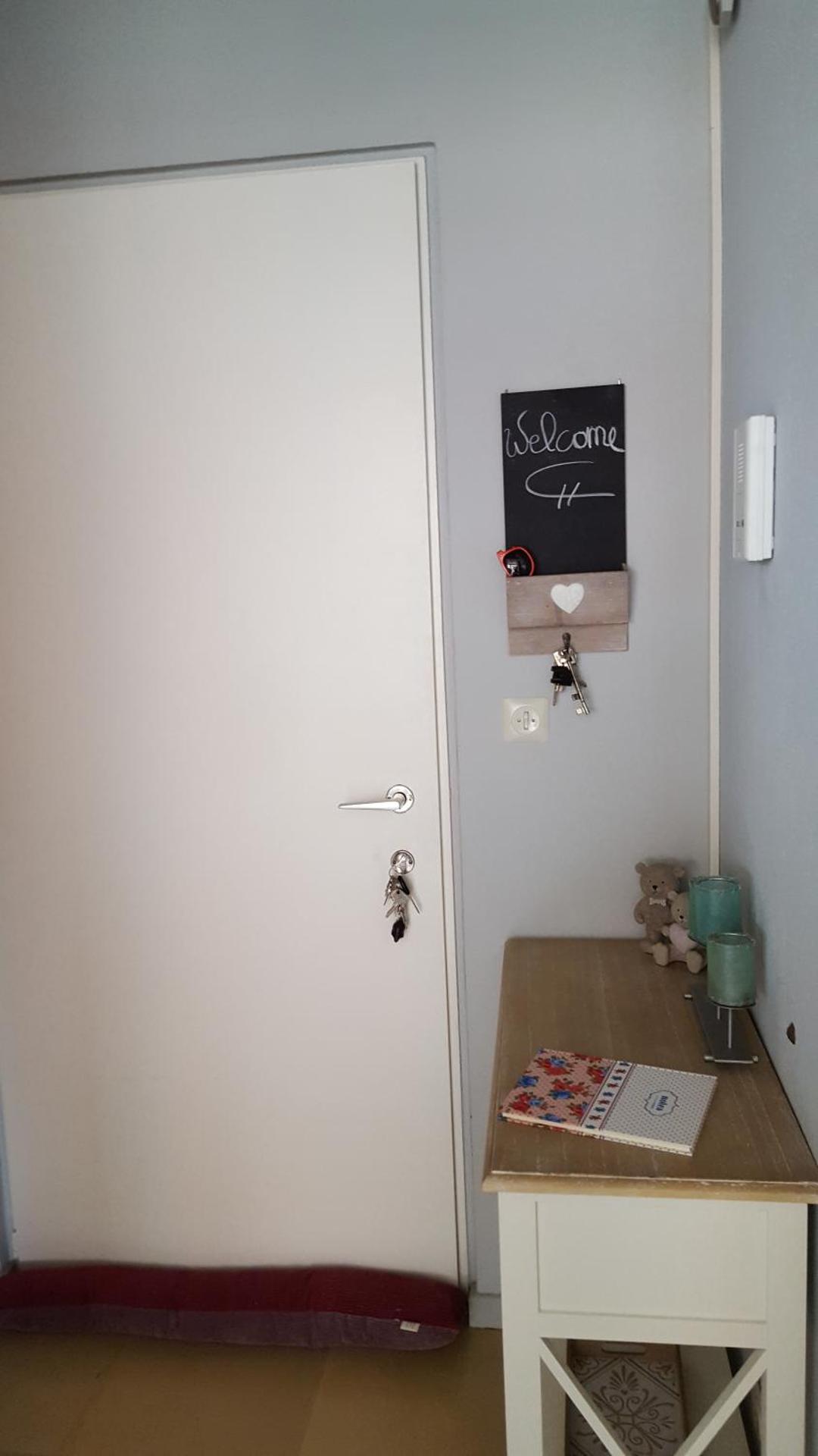 Studio Raversijde with Sea View