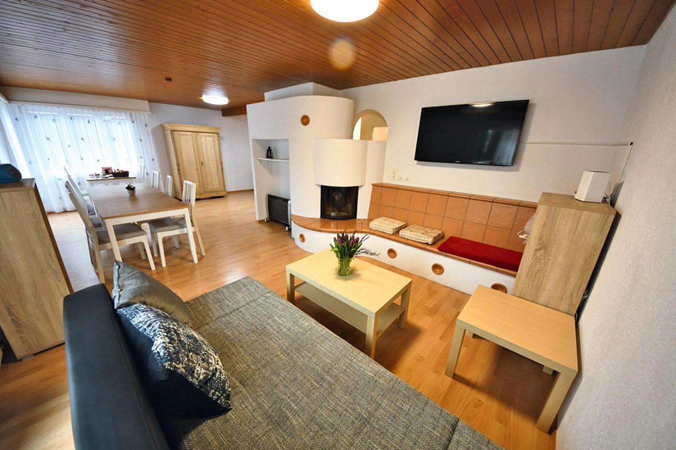 Communal lounge/ TV room