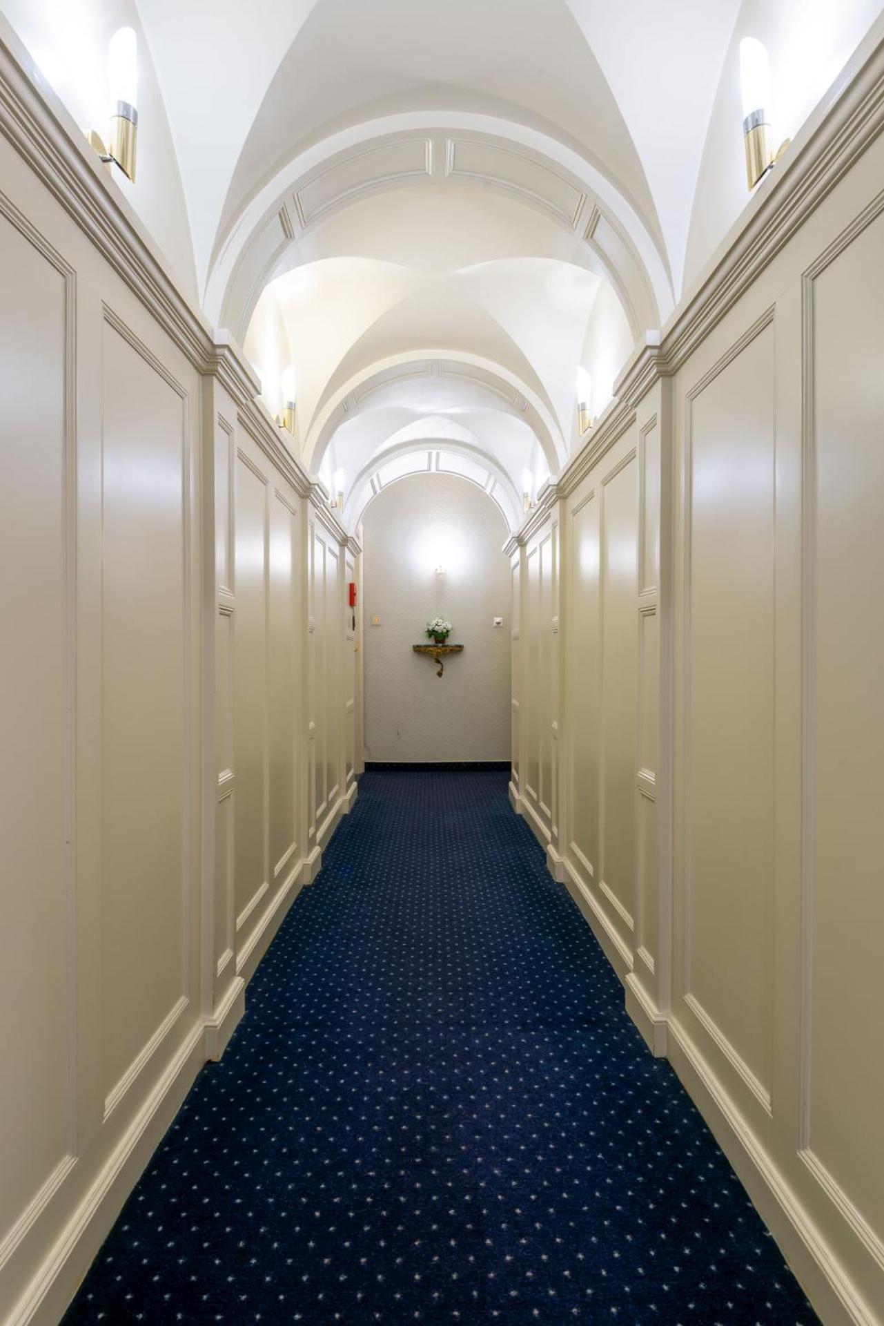 The Black Swan Hotel