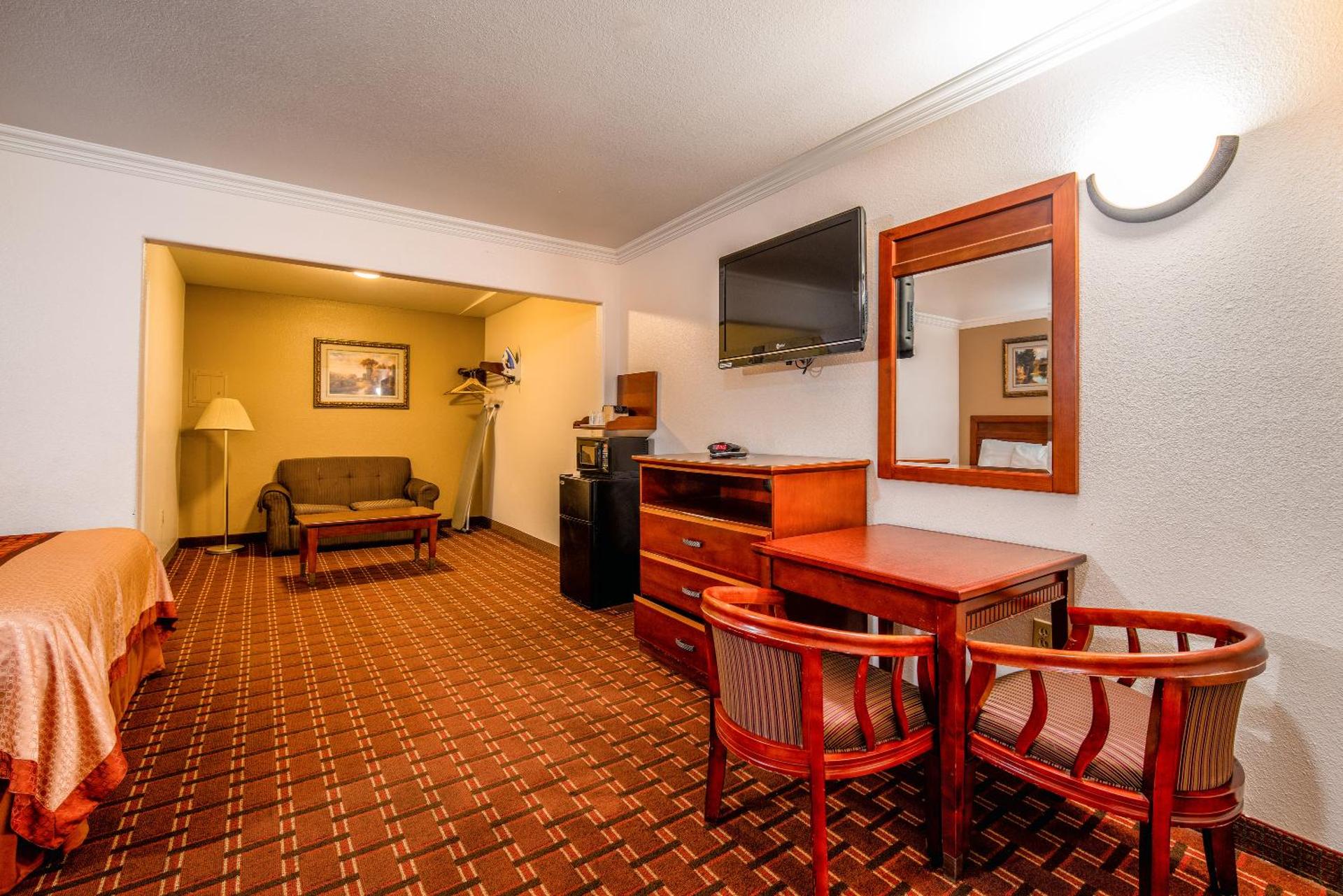 Regency Inn & Suites Downey