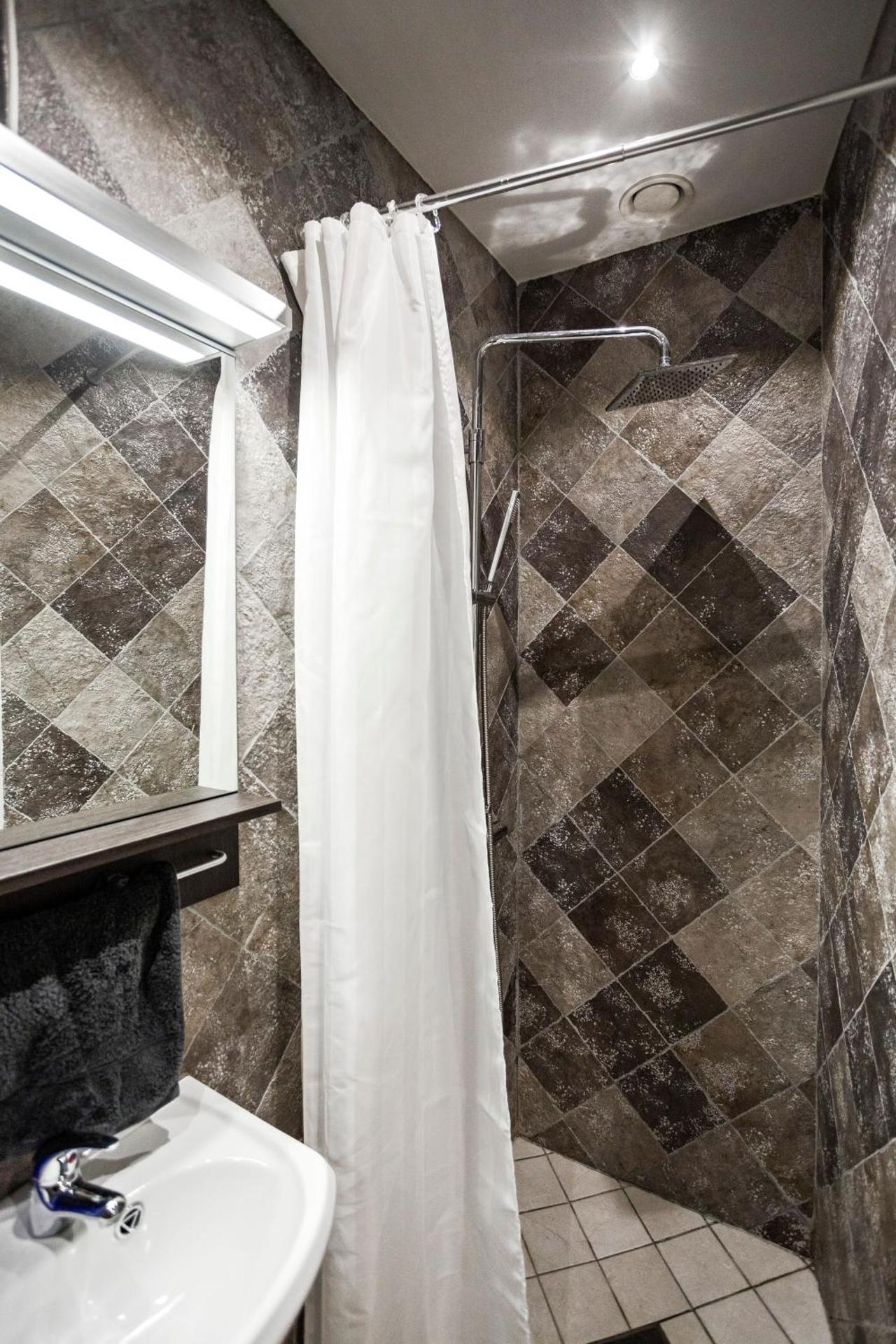 Standard Einzelzimmer mit Gemeinschaftsbad