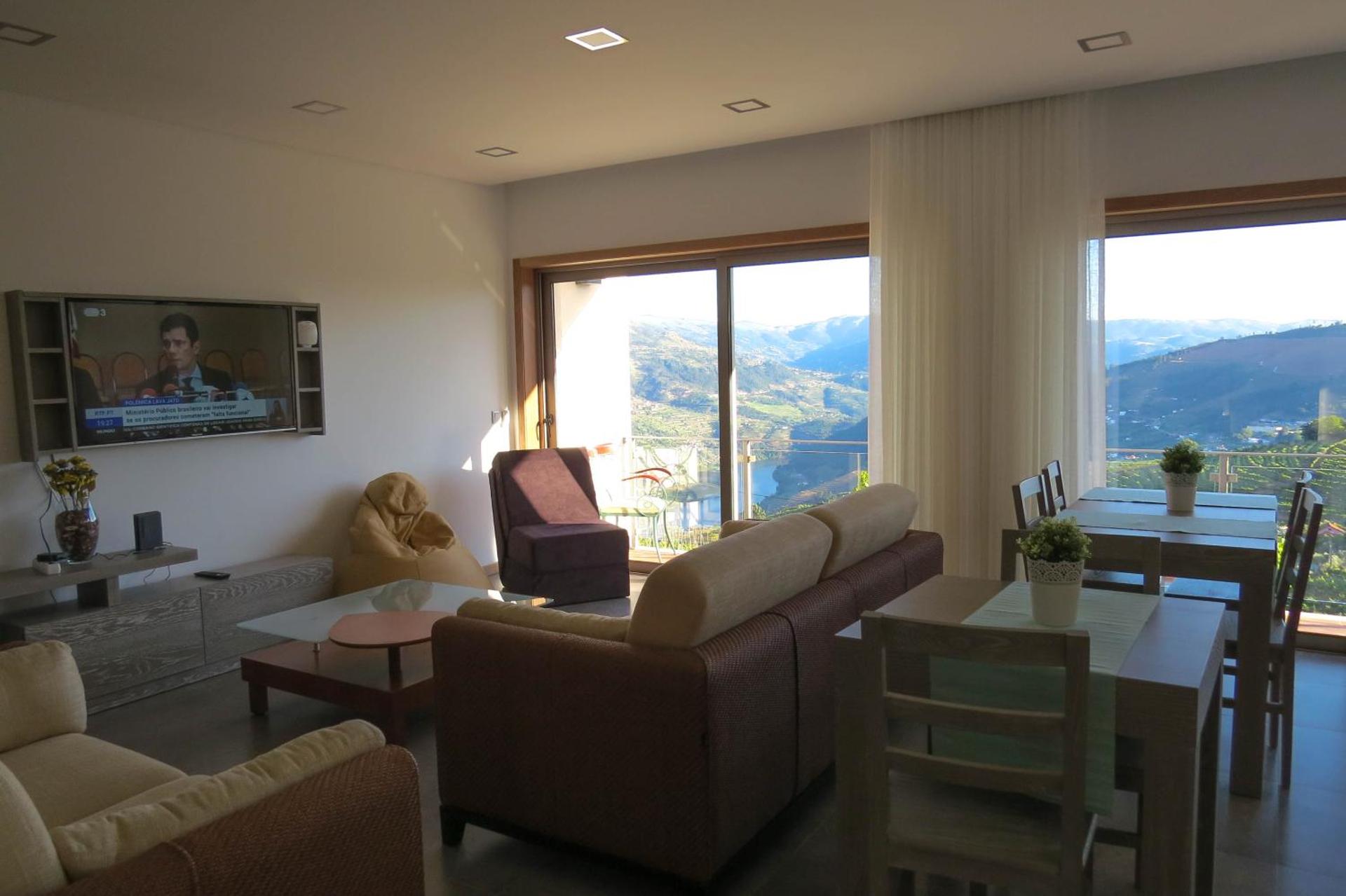 Communal lounge/ TV room