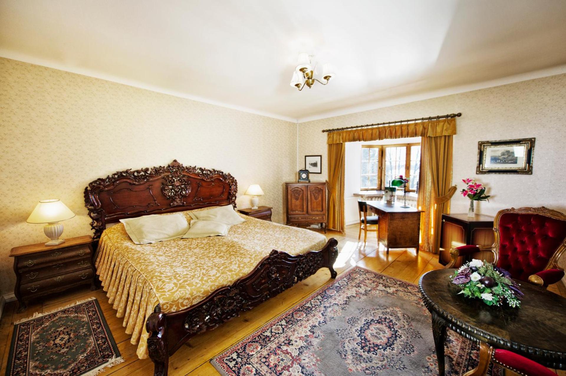 Photo of the whole room