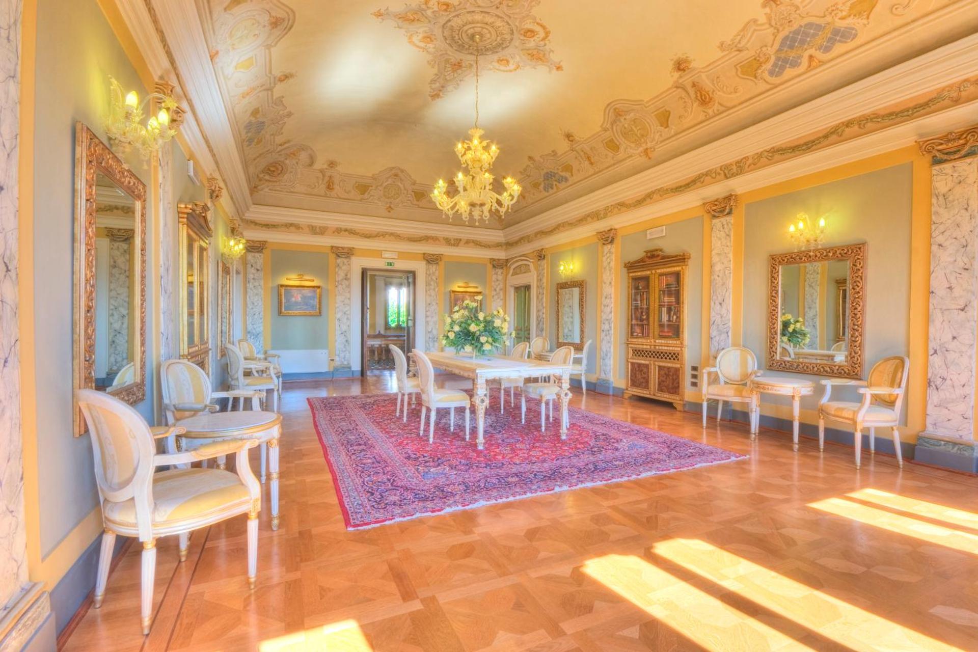 Communal lounge/ TV room