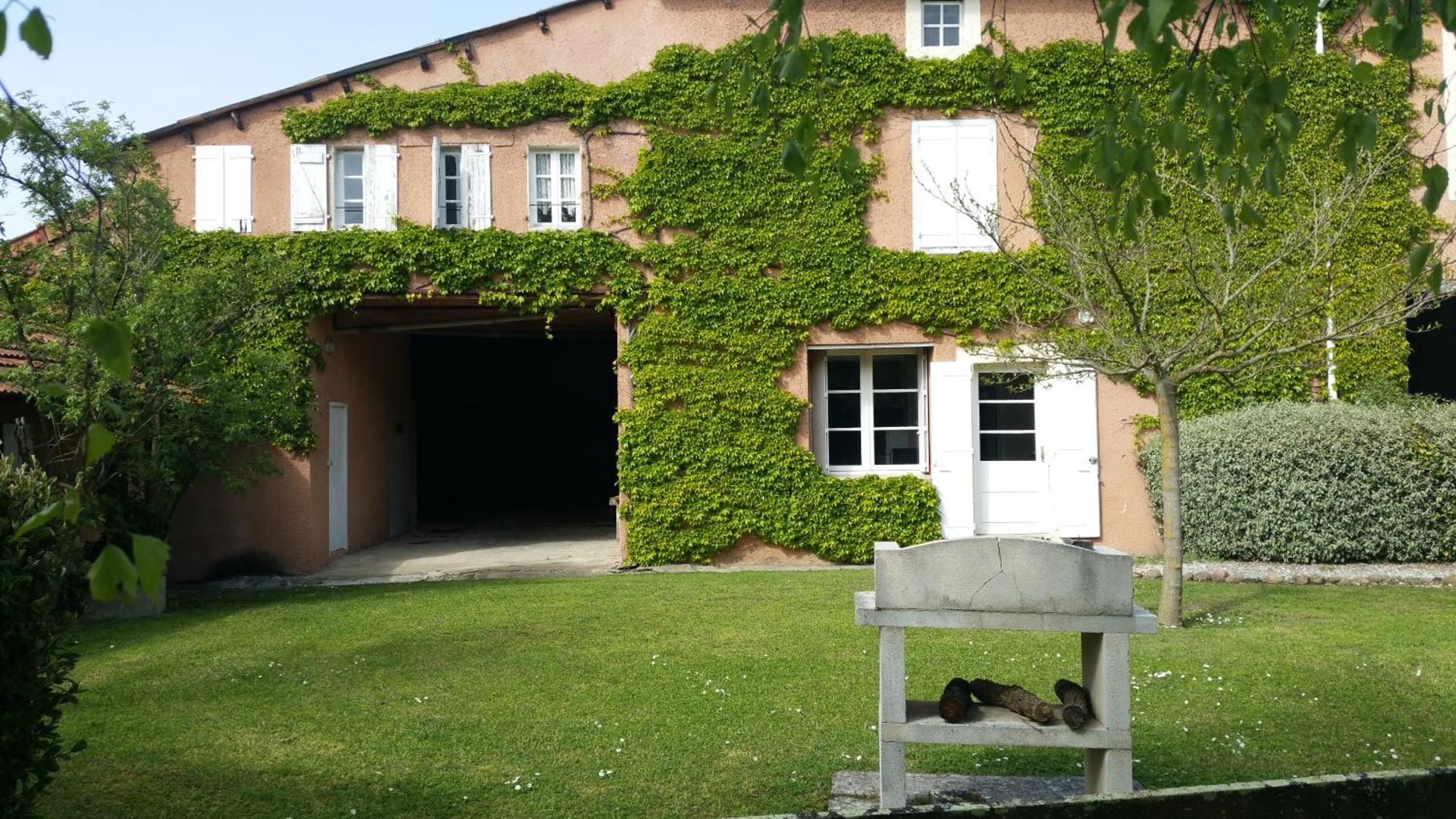 Domaine De Marlas - Gîte de Charme