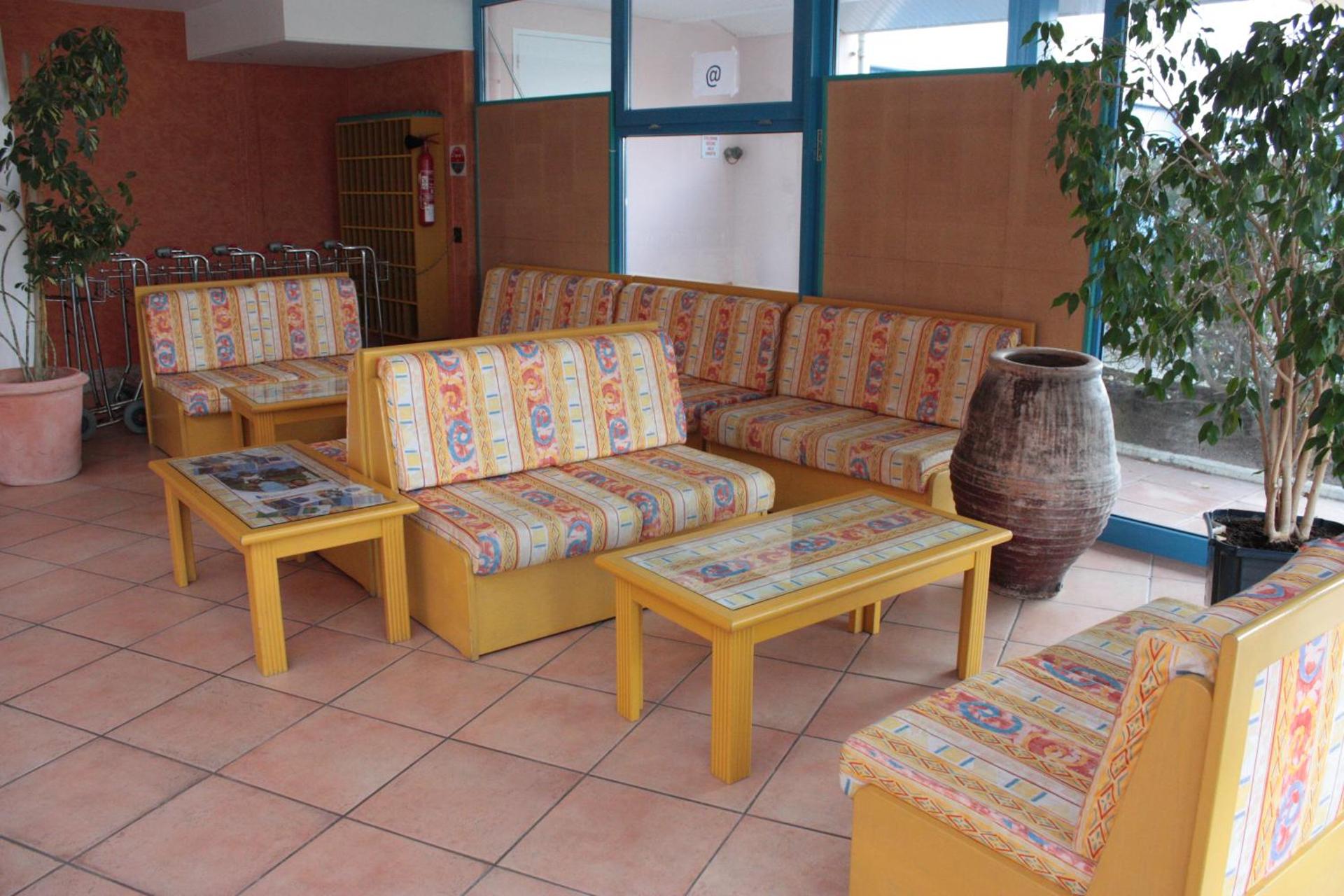 Les Landes avec piscine et près du lac