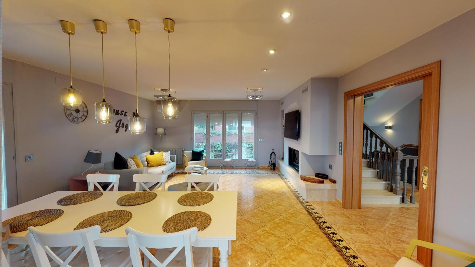 HOUSE OF JOY , CASA EN BANYOLES