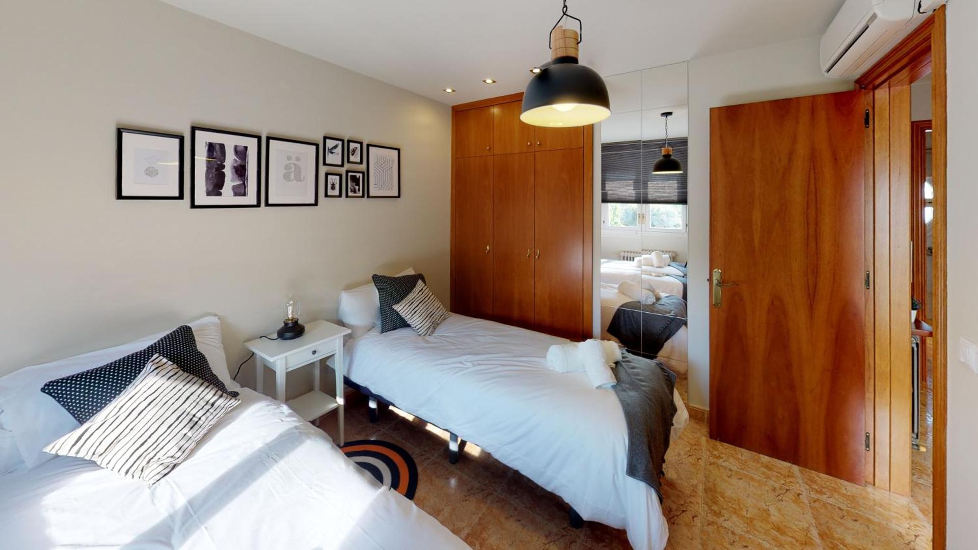 HOUSE OF JOY , CASA EN BANYOLES