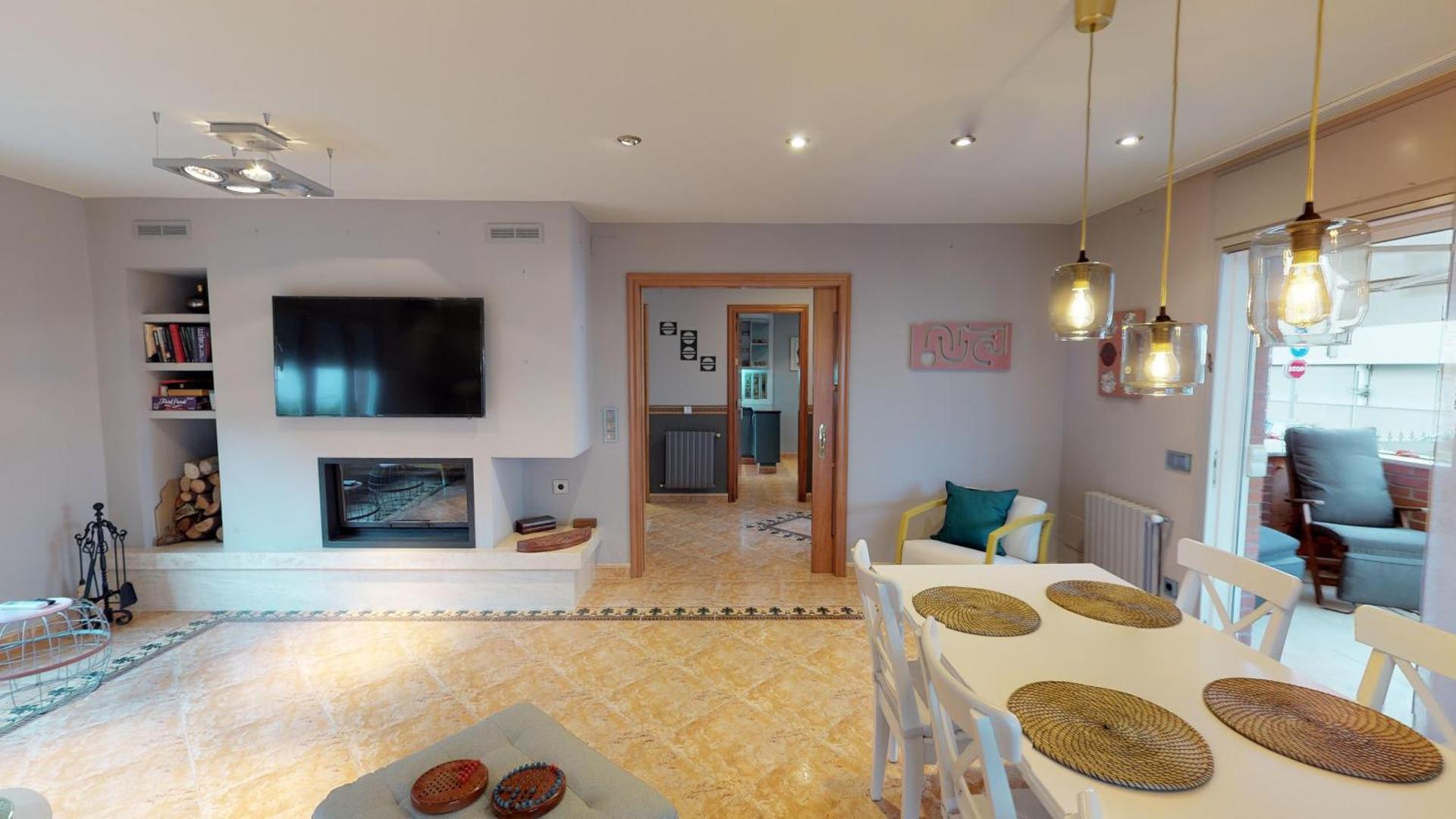 HOUSE OF JOY , CASA EN BANYOLES