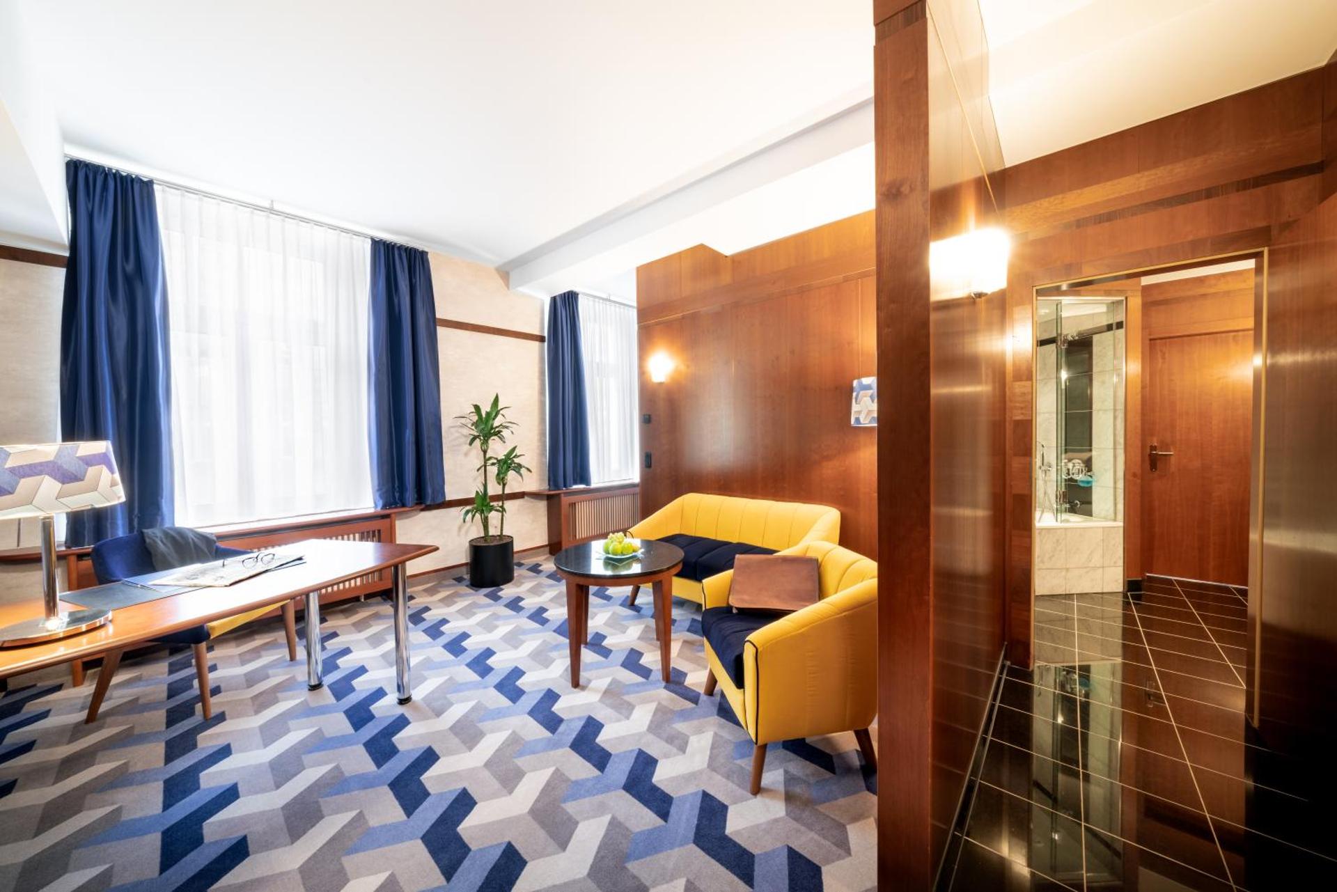 Photo of the whole room