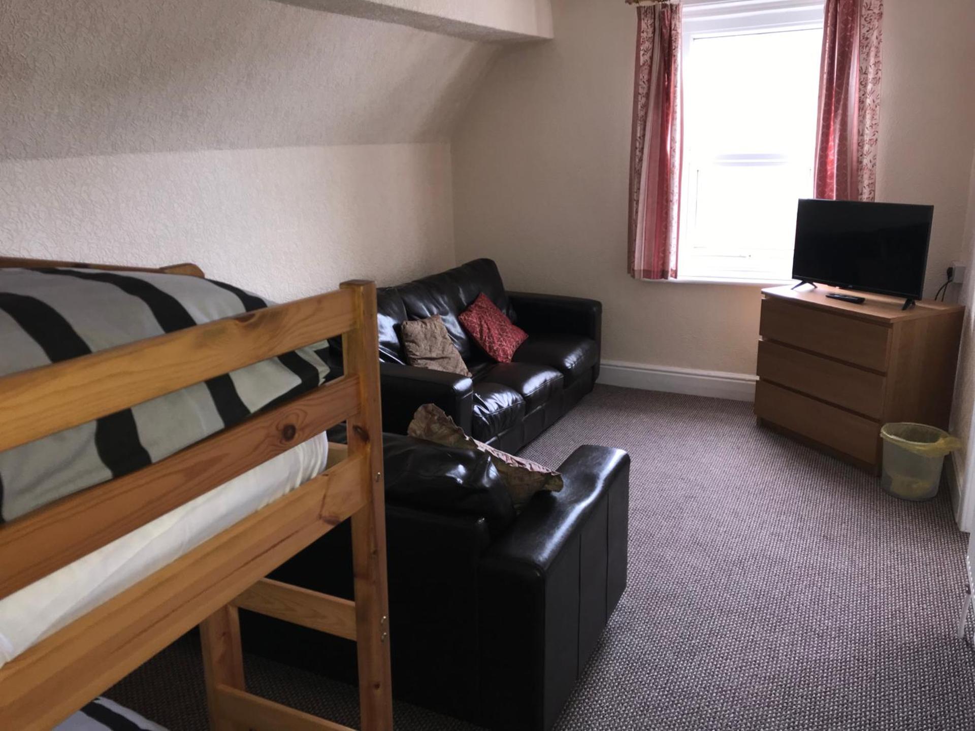 Communal lounge/ TV room