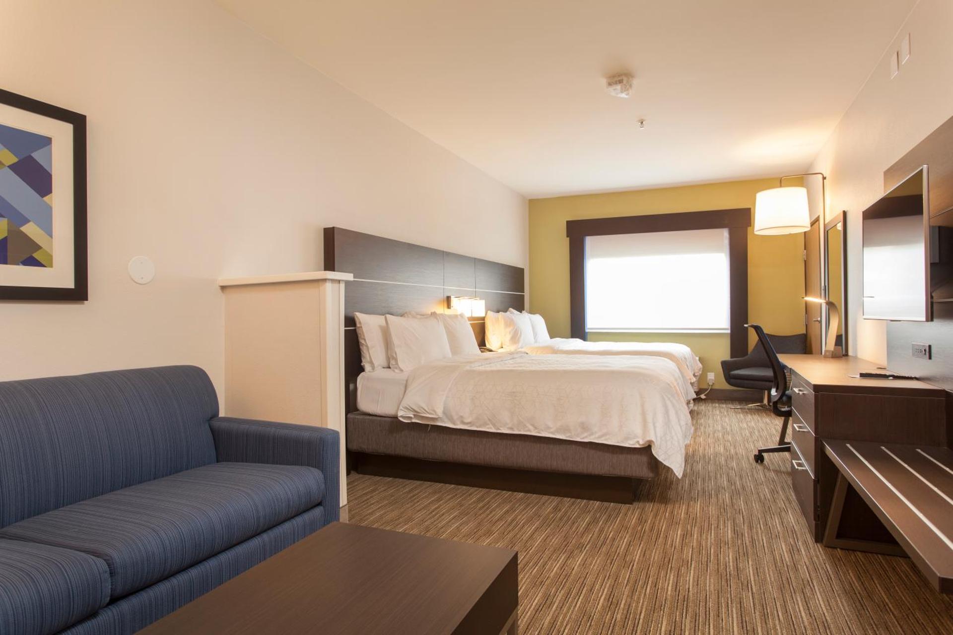  Holiday Inn Express & Suites