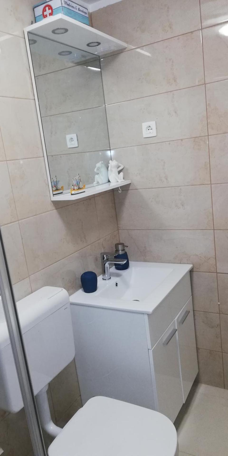 IBIS Your Cosy Oasis With Private Parking and Patio