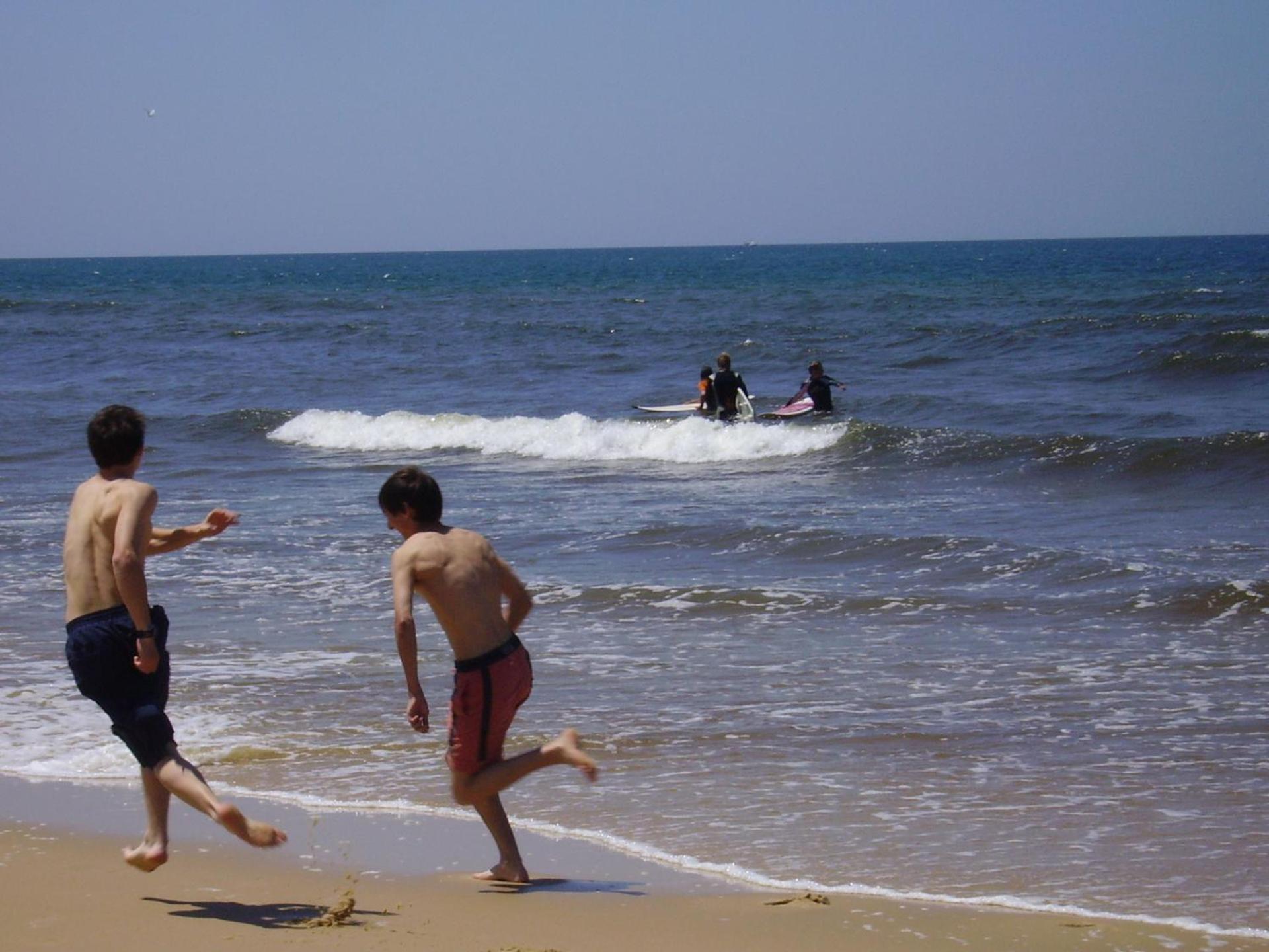 Les Landes avec piscine et près du lac
