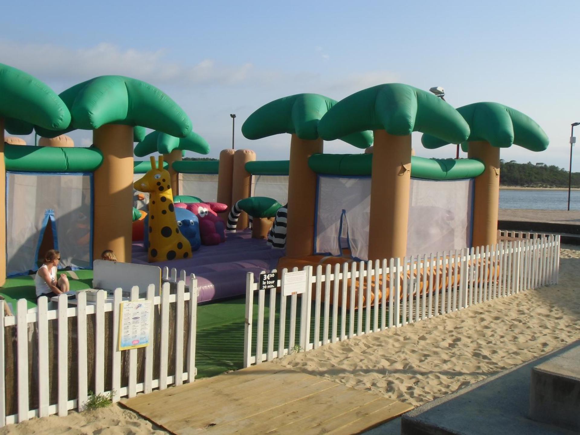 Les Landes avec piscine et près du lac