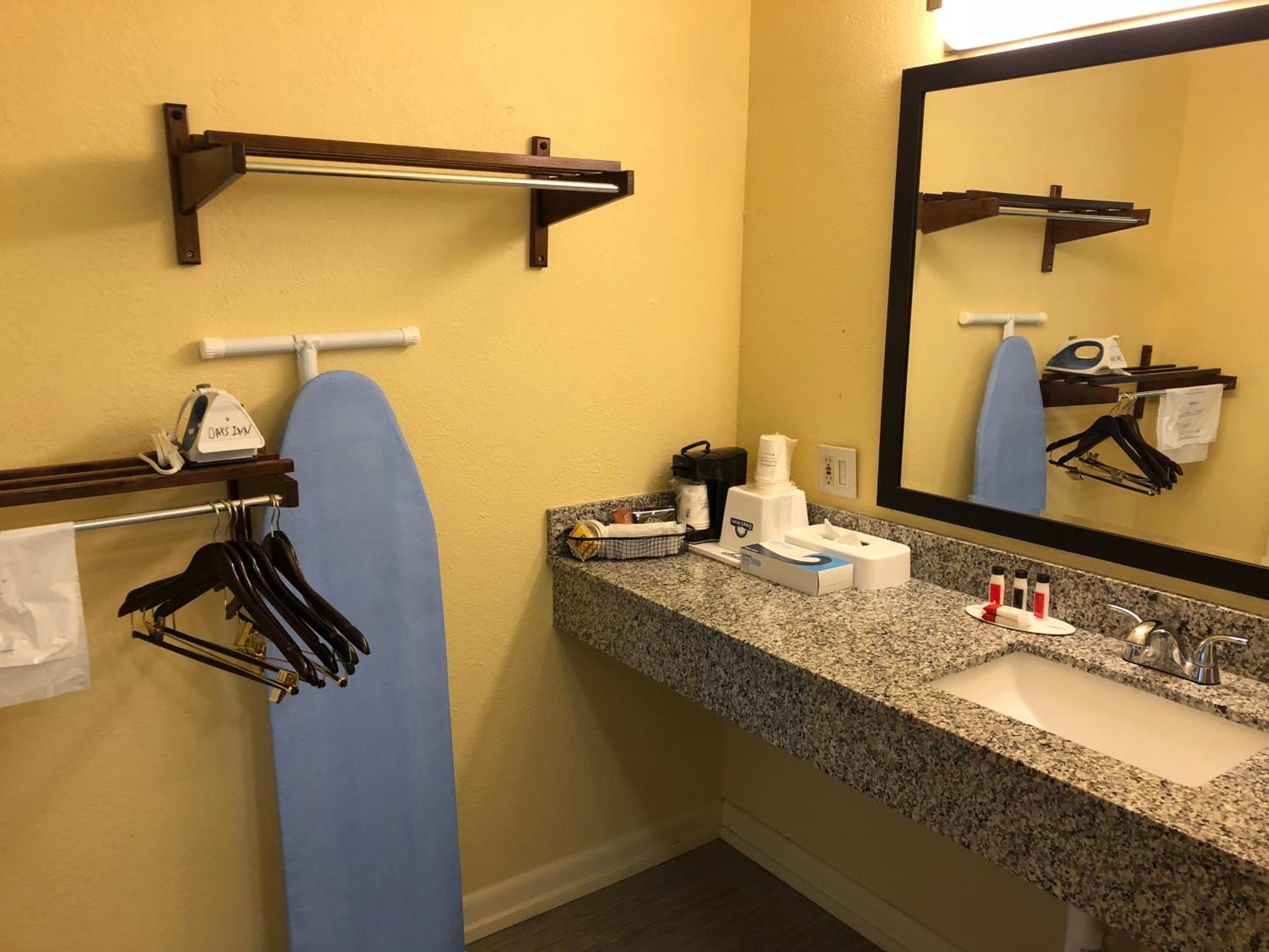 Deluxe Queen Room with Mobility Access - First Floor/Smoking