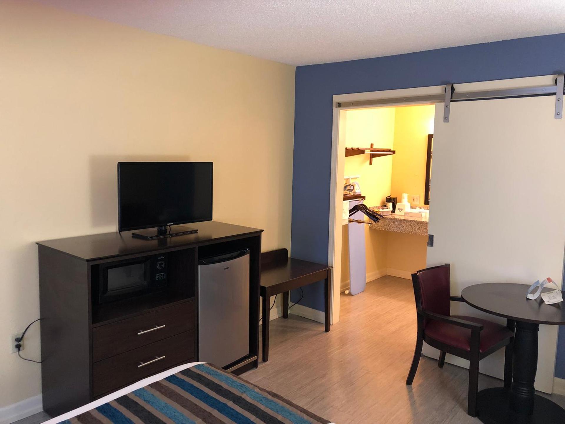 Deluxe Queen Room with Mobility Access - First Floor/Non-Smoking