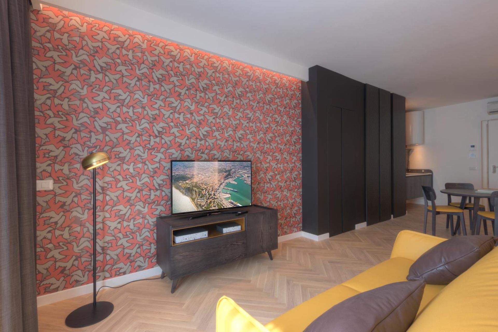 Communal lounge/ TV room