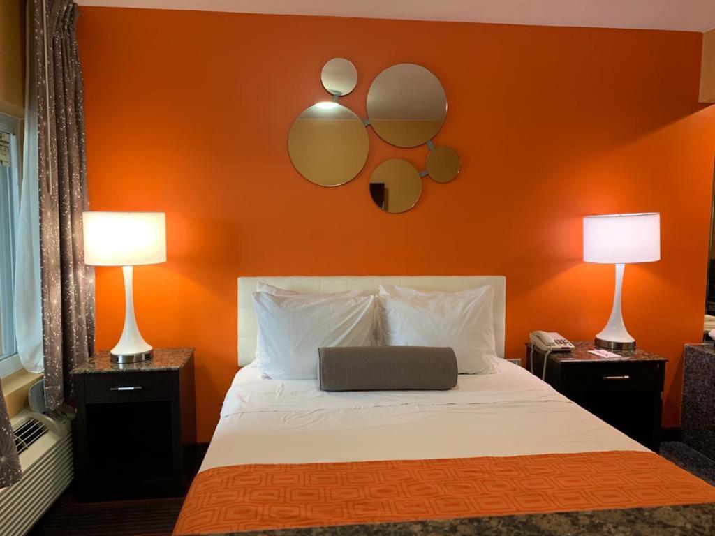 Howard Johnson by Wyndham North Bergen