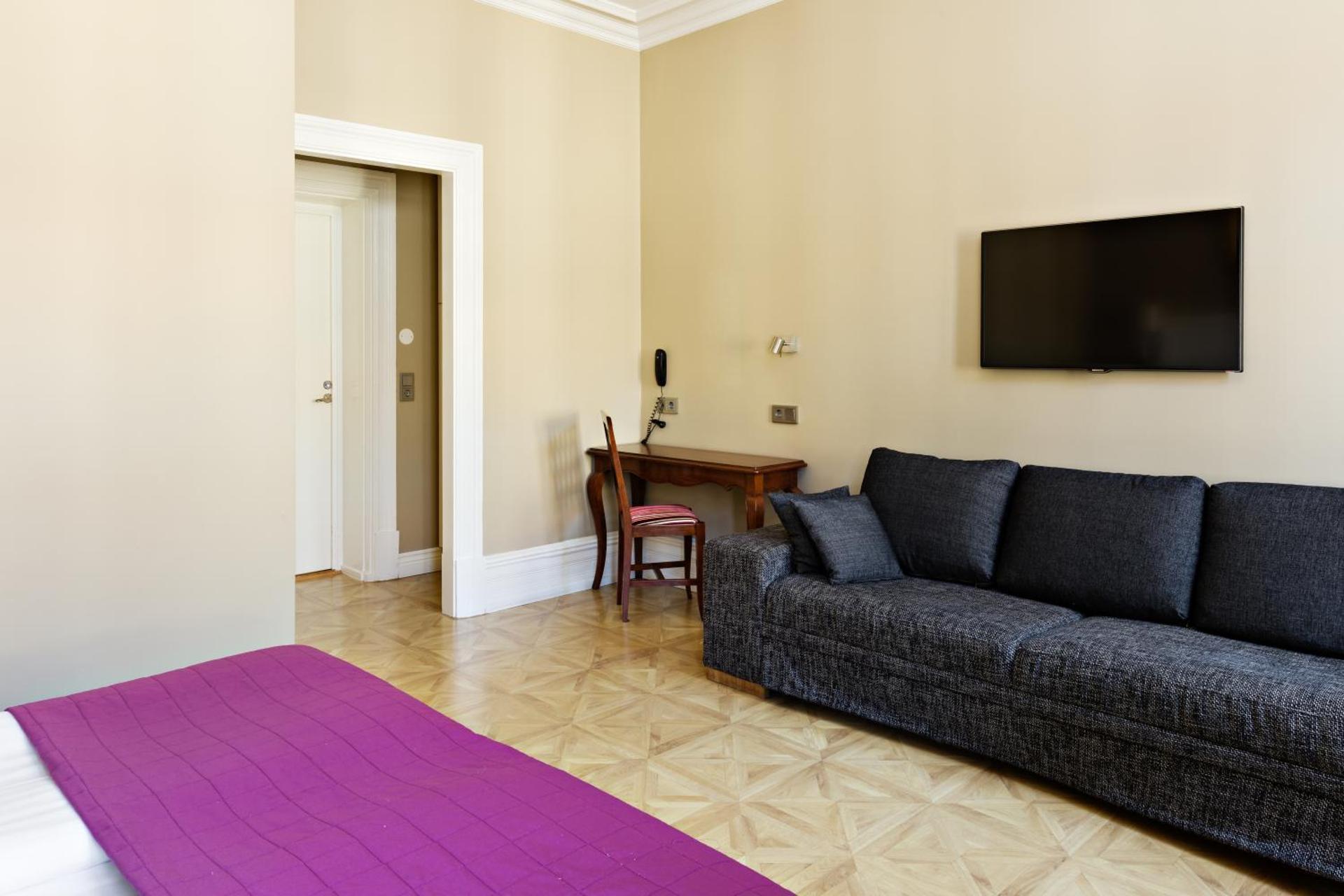 Photo of the whole room