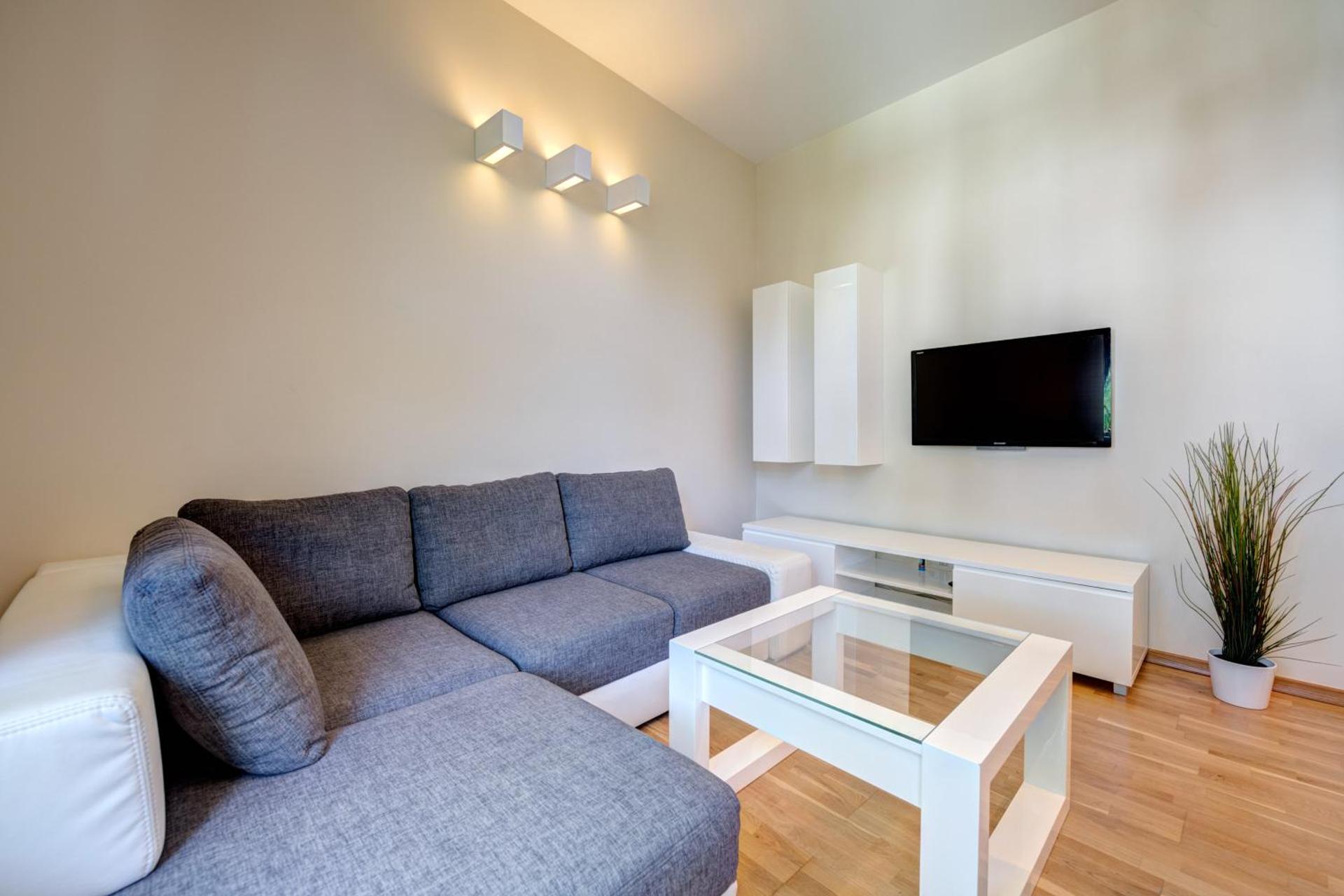 DR Apartments - Frank