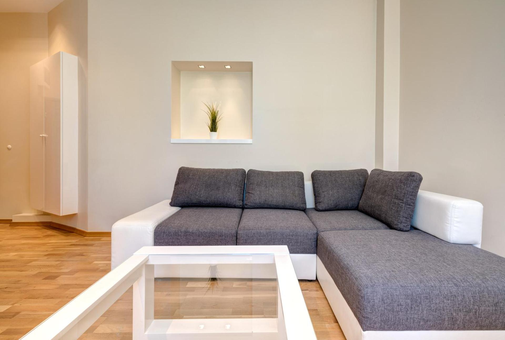 DR Apartments - Frank