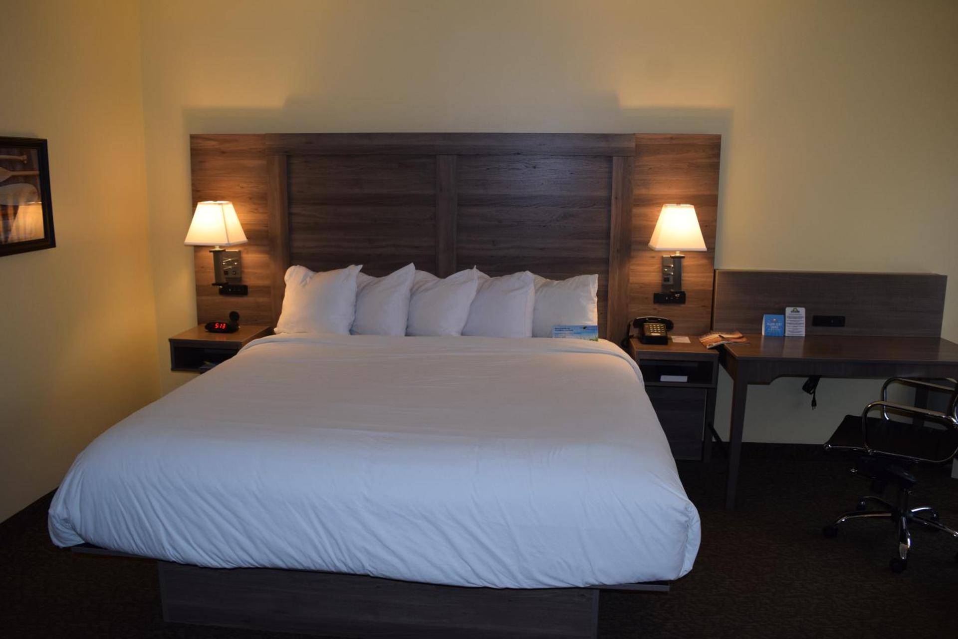 Days Inn by Wyndham Cadillac