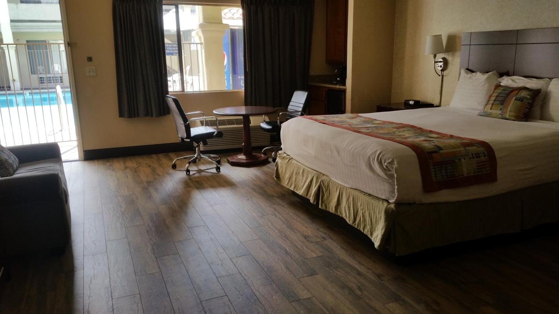 Travelodge by Wyndham Costa Mesa Newport Beach Hacienda