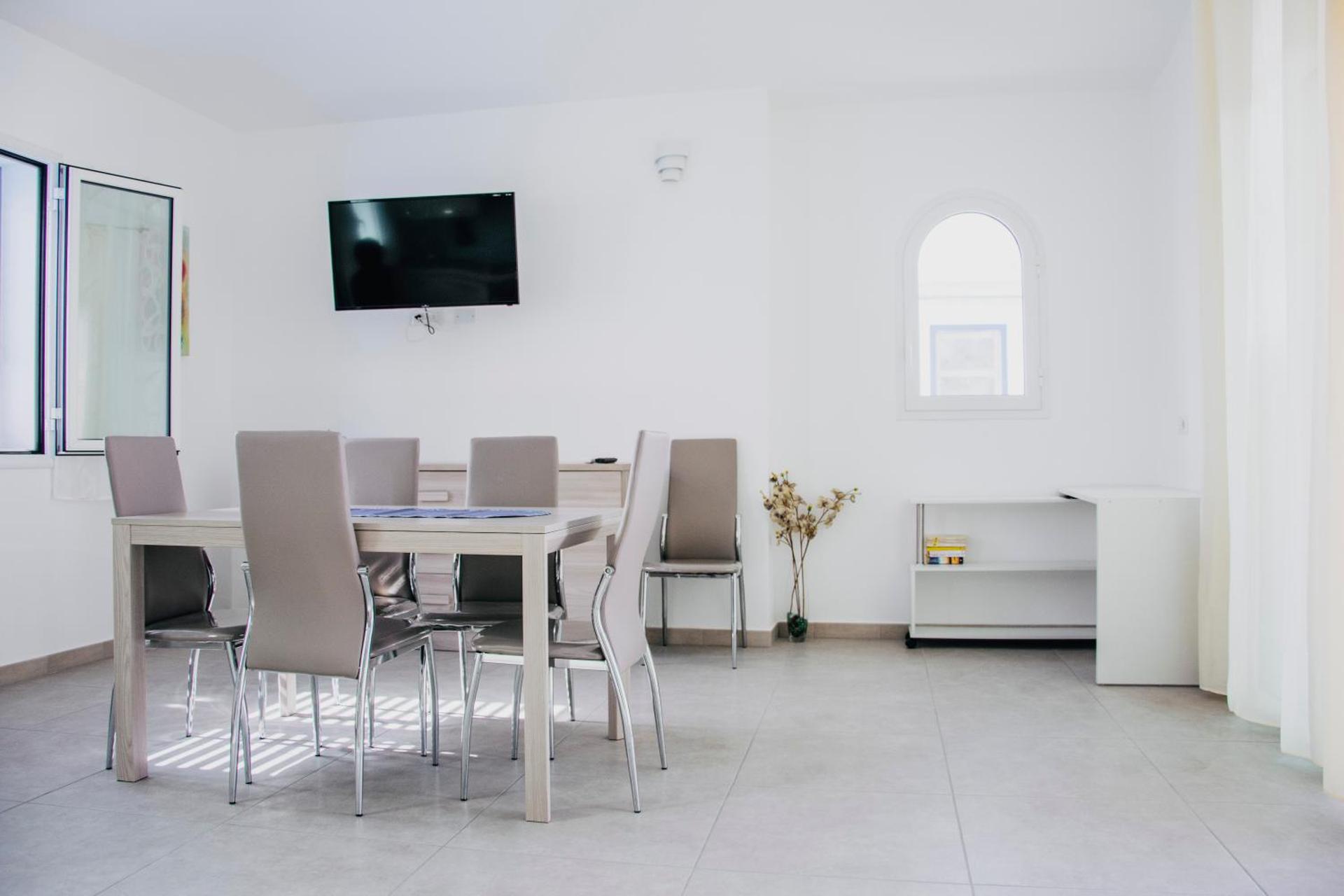 Communal lounge/ TV room