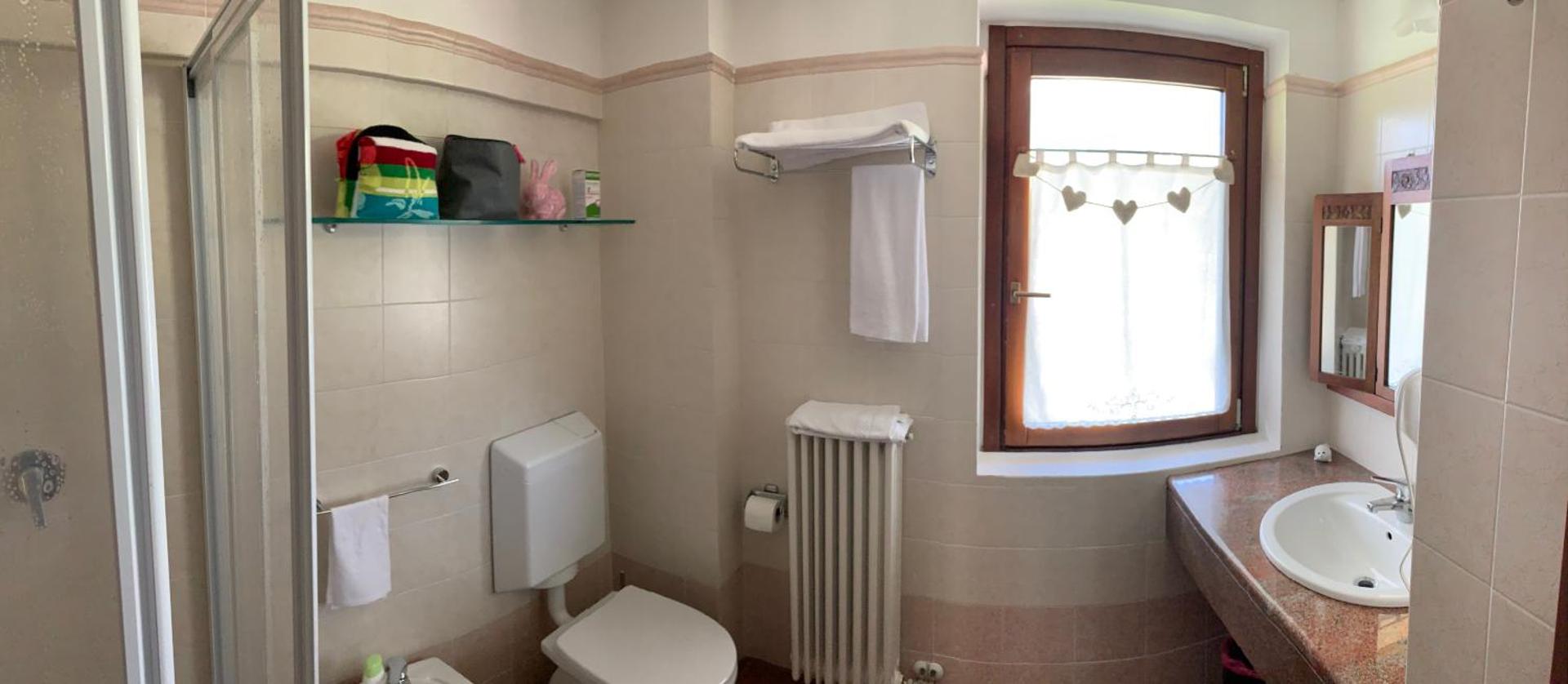 Apartment with Mountain View