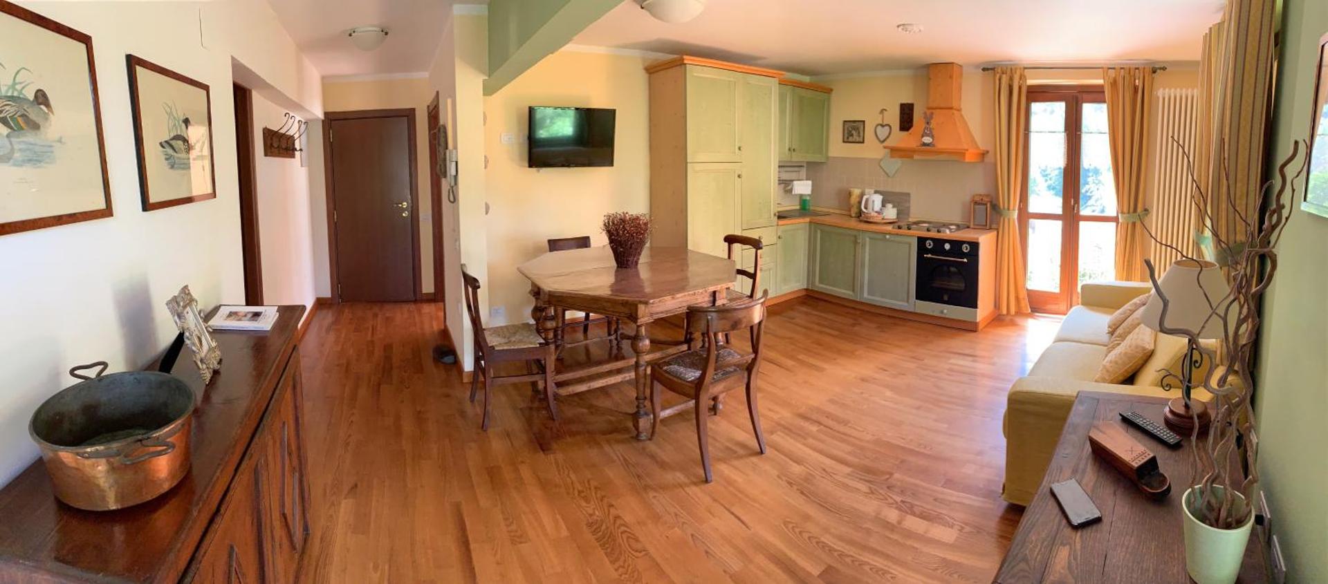 Apartment with Mountain View