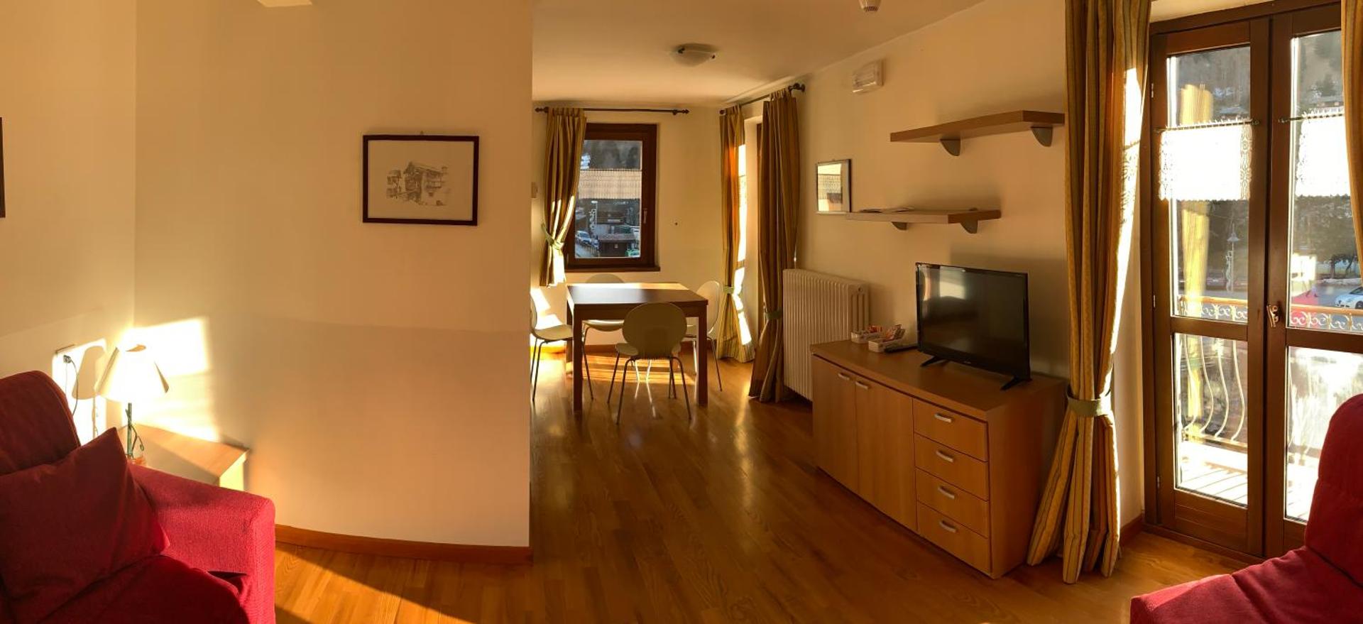 Apartment with Mountain View