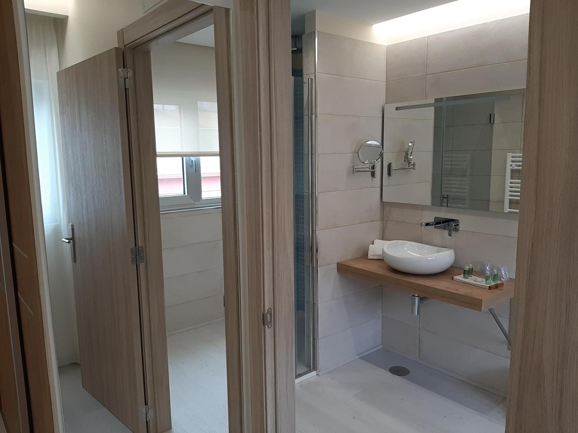 Standard Twin Room with Mountain View