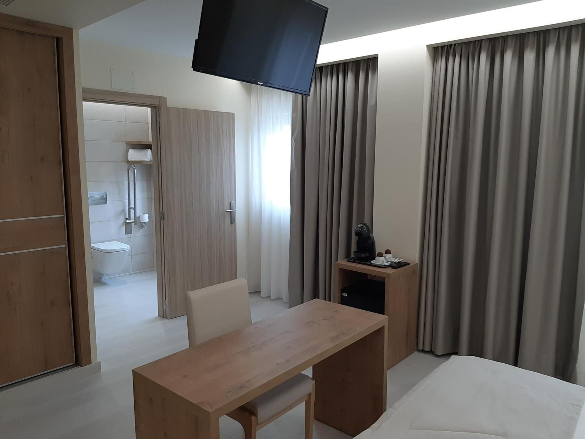 Standard Twin Room with Mountain View