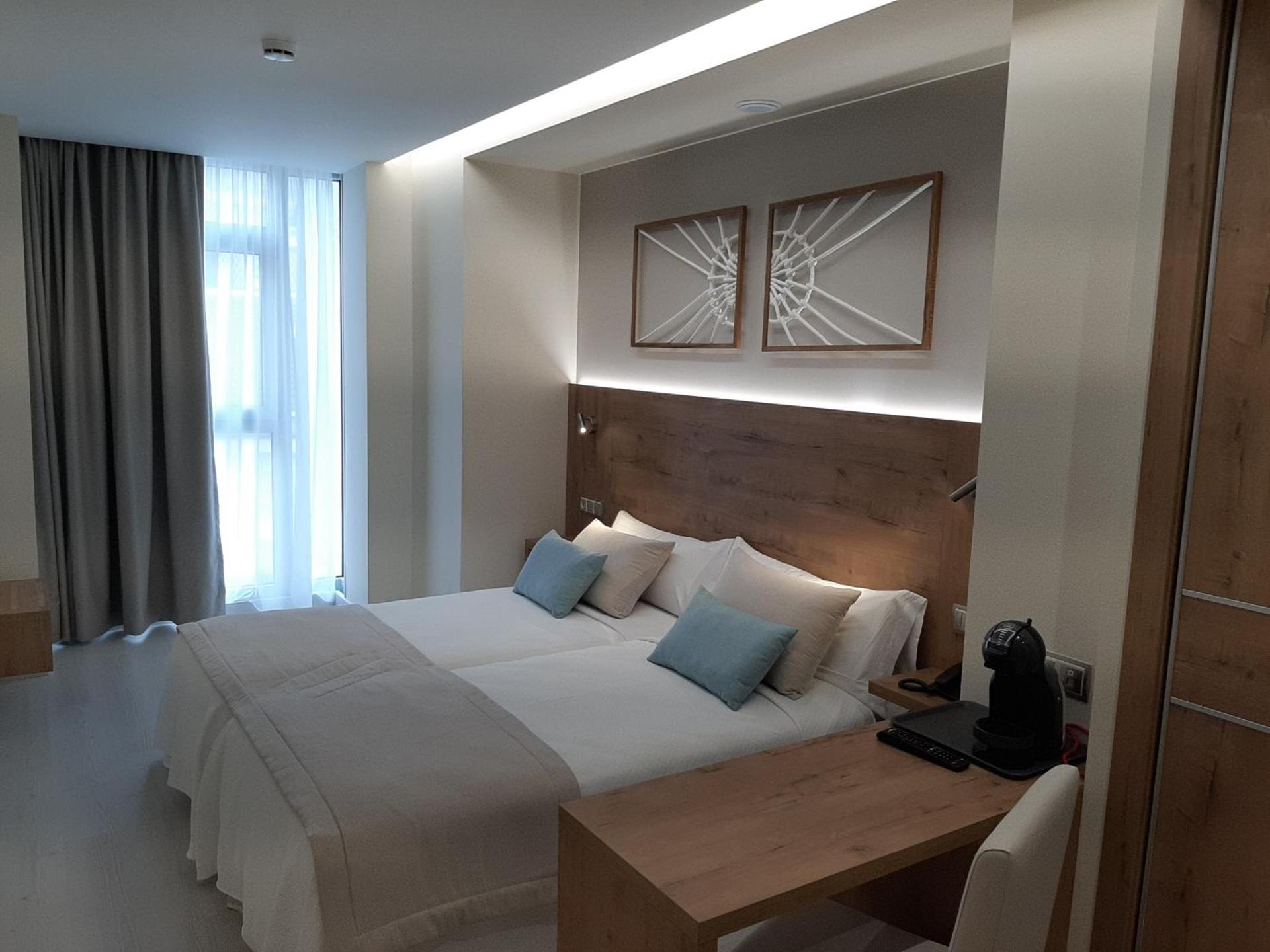 Standard Twin Room with Mountain View