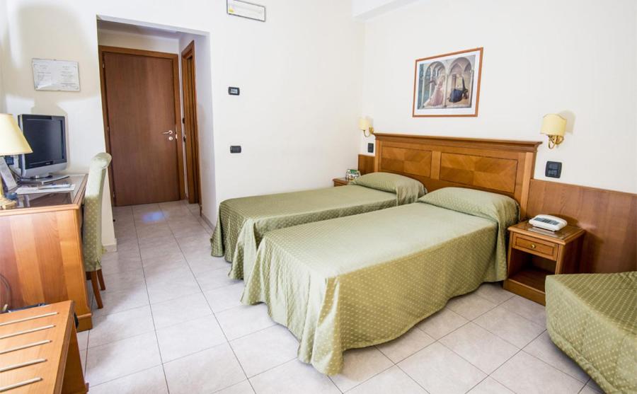 Double or Twin Room with Sea View