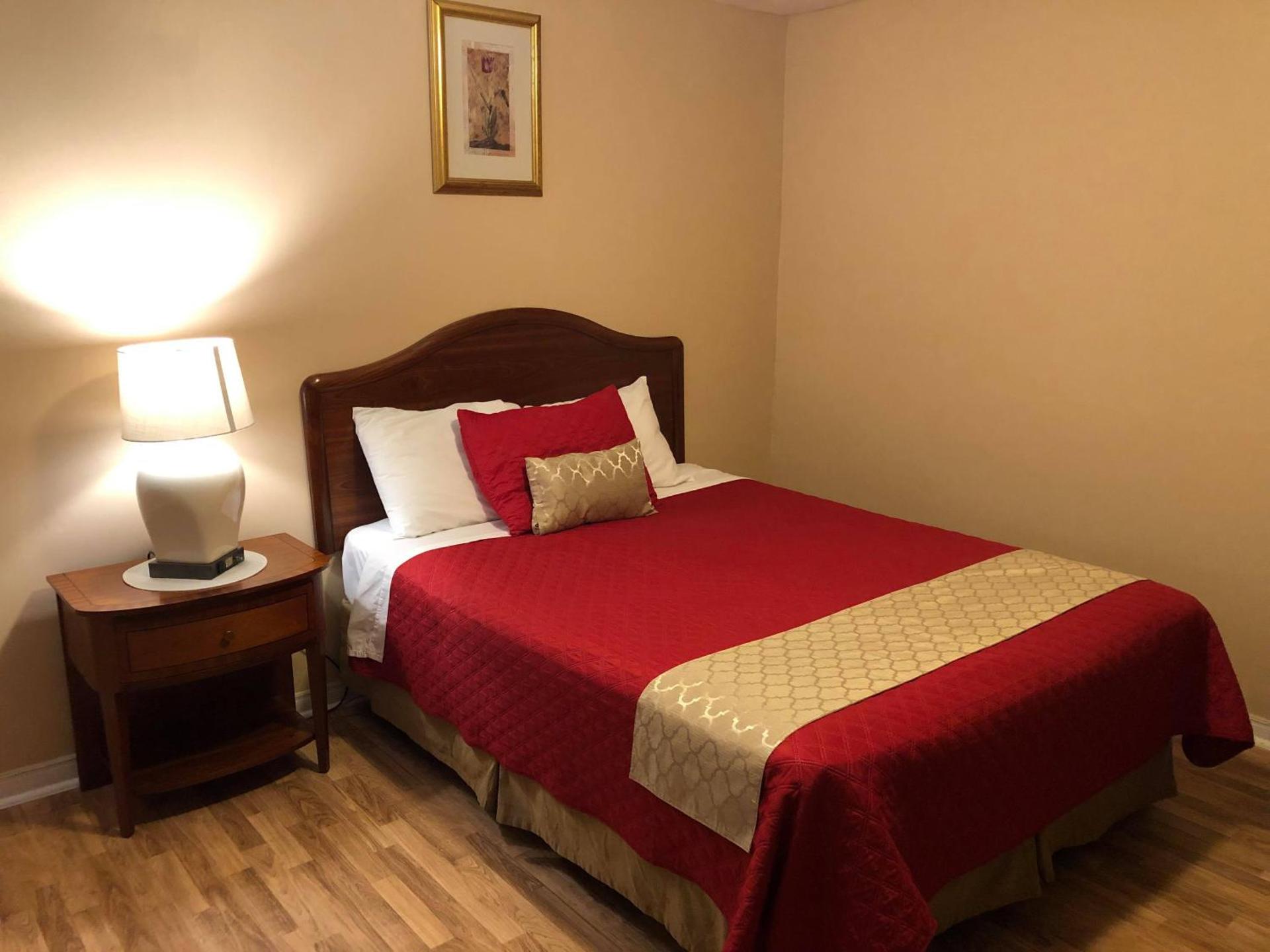 Niagara Inn & Suites