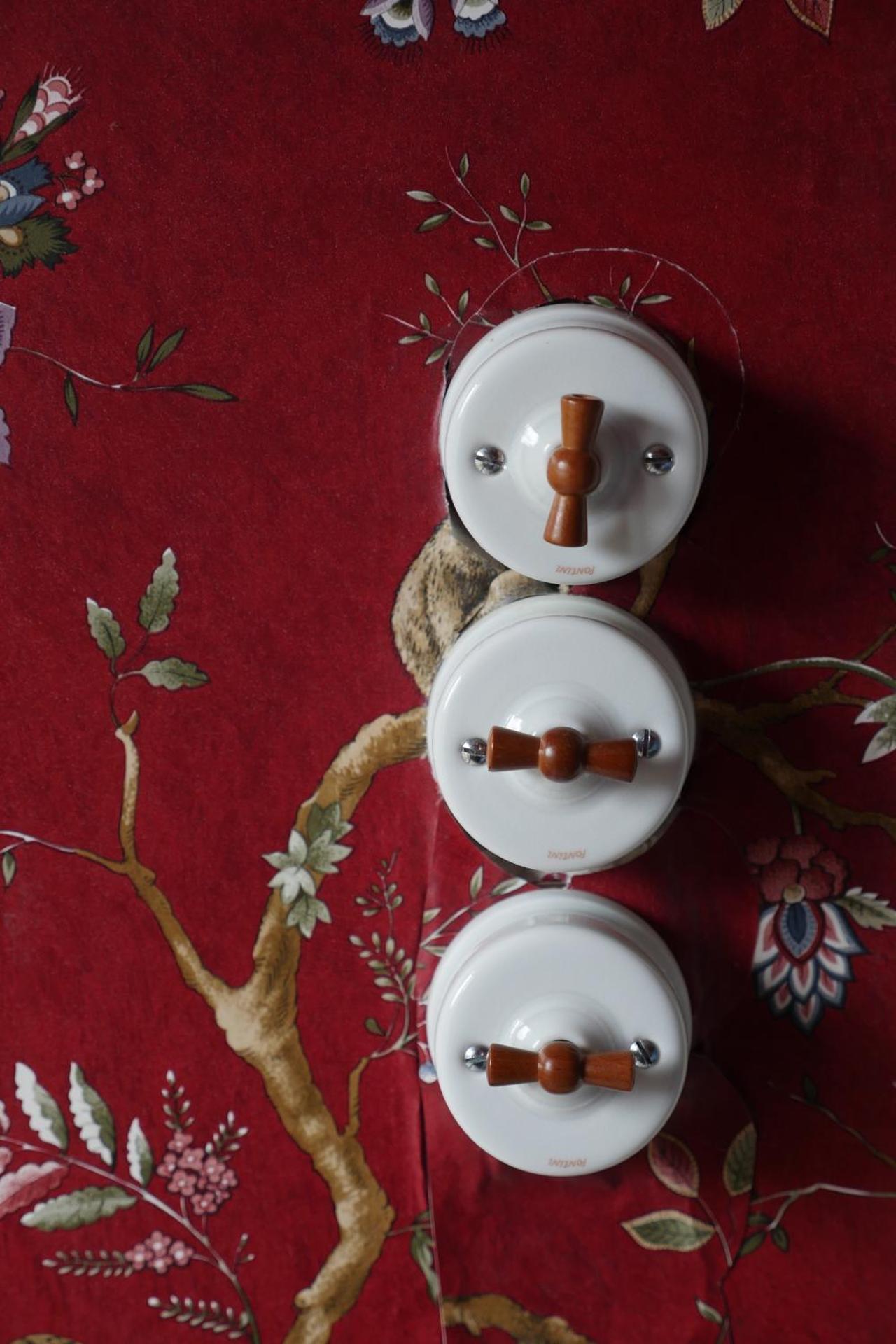 Kleine Villa im wilden Garten