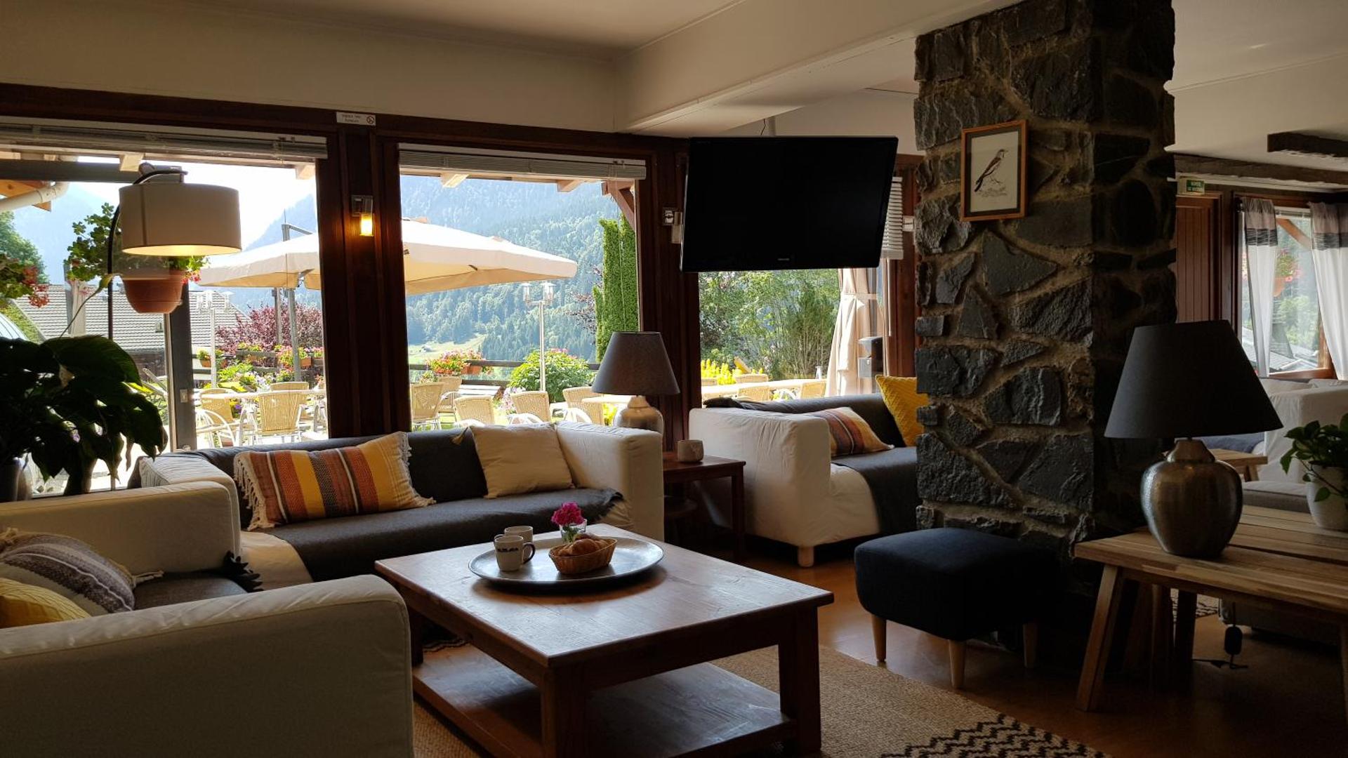 Communal lounge/ TV room