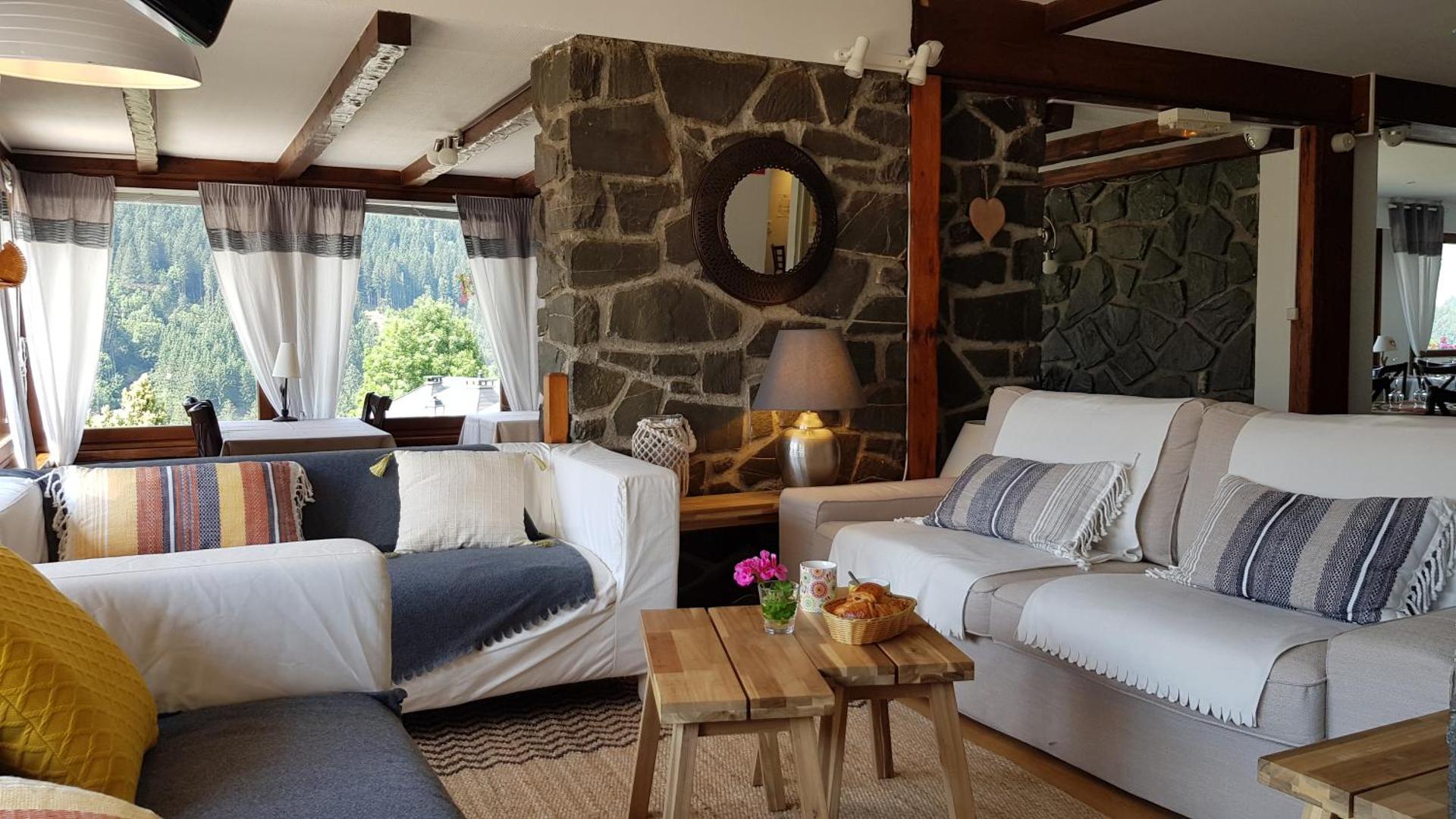 Communal lounge/ TV room