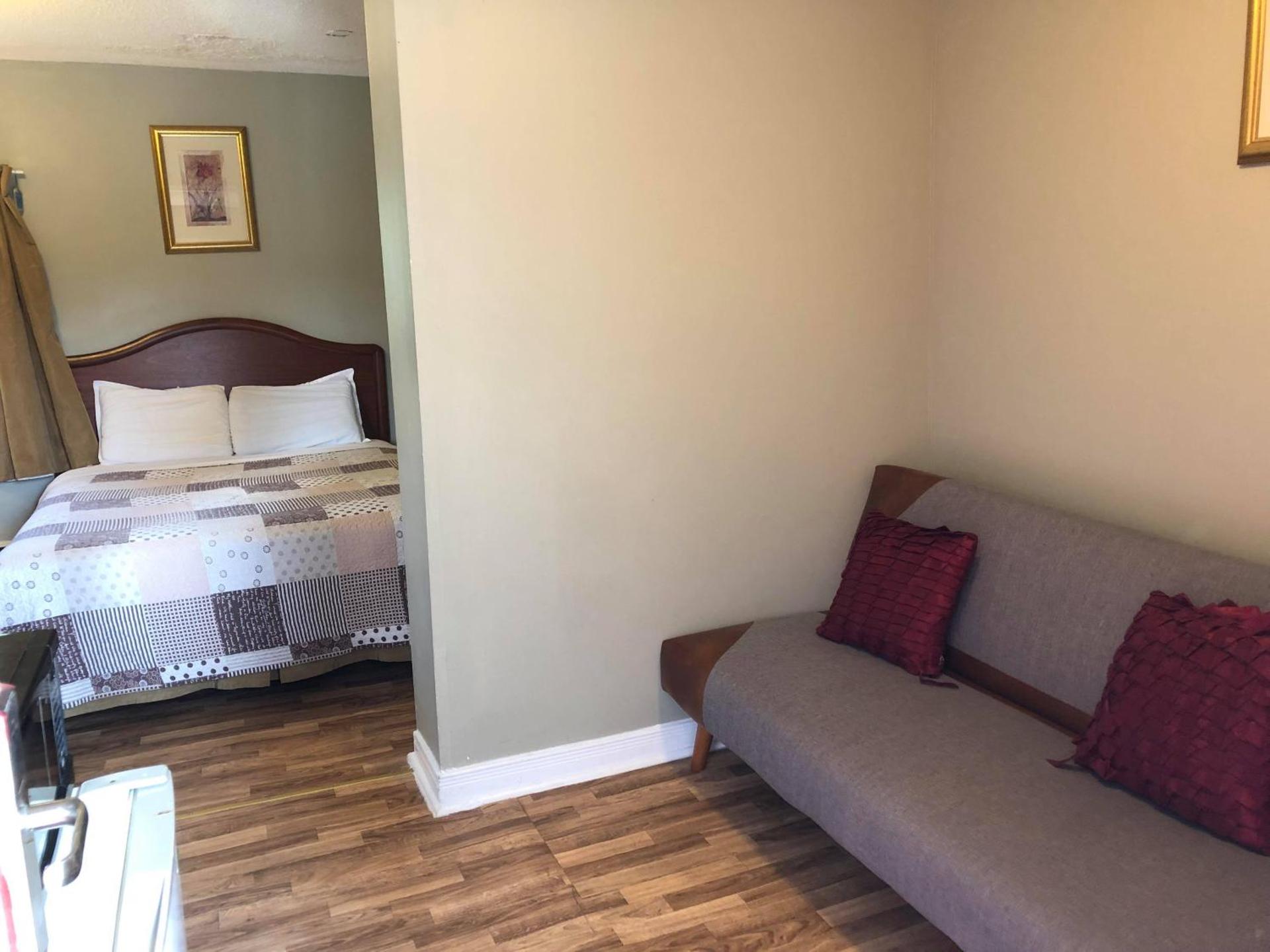 Niagara Inn & Suites