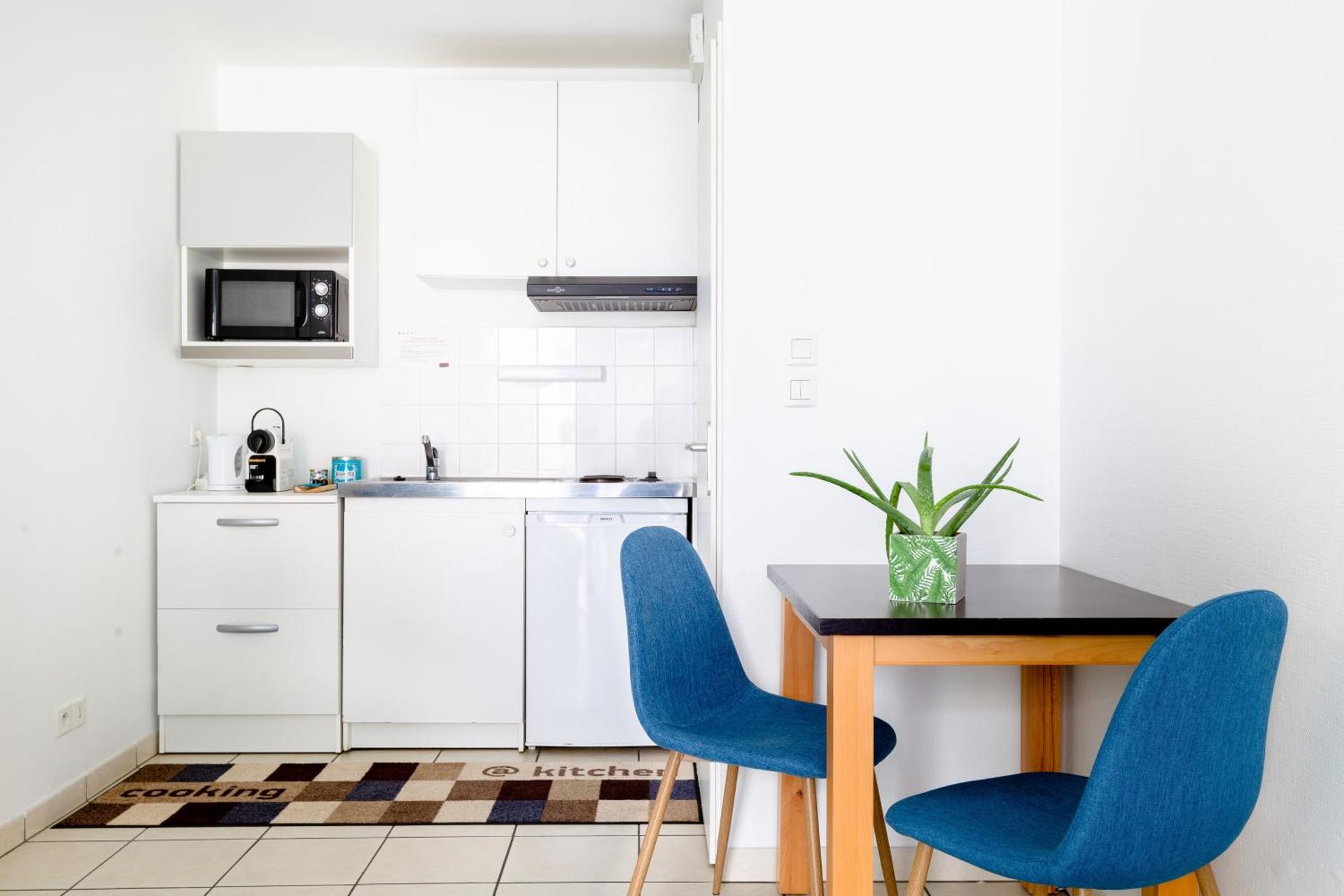 Kitchen or kitchenette