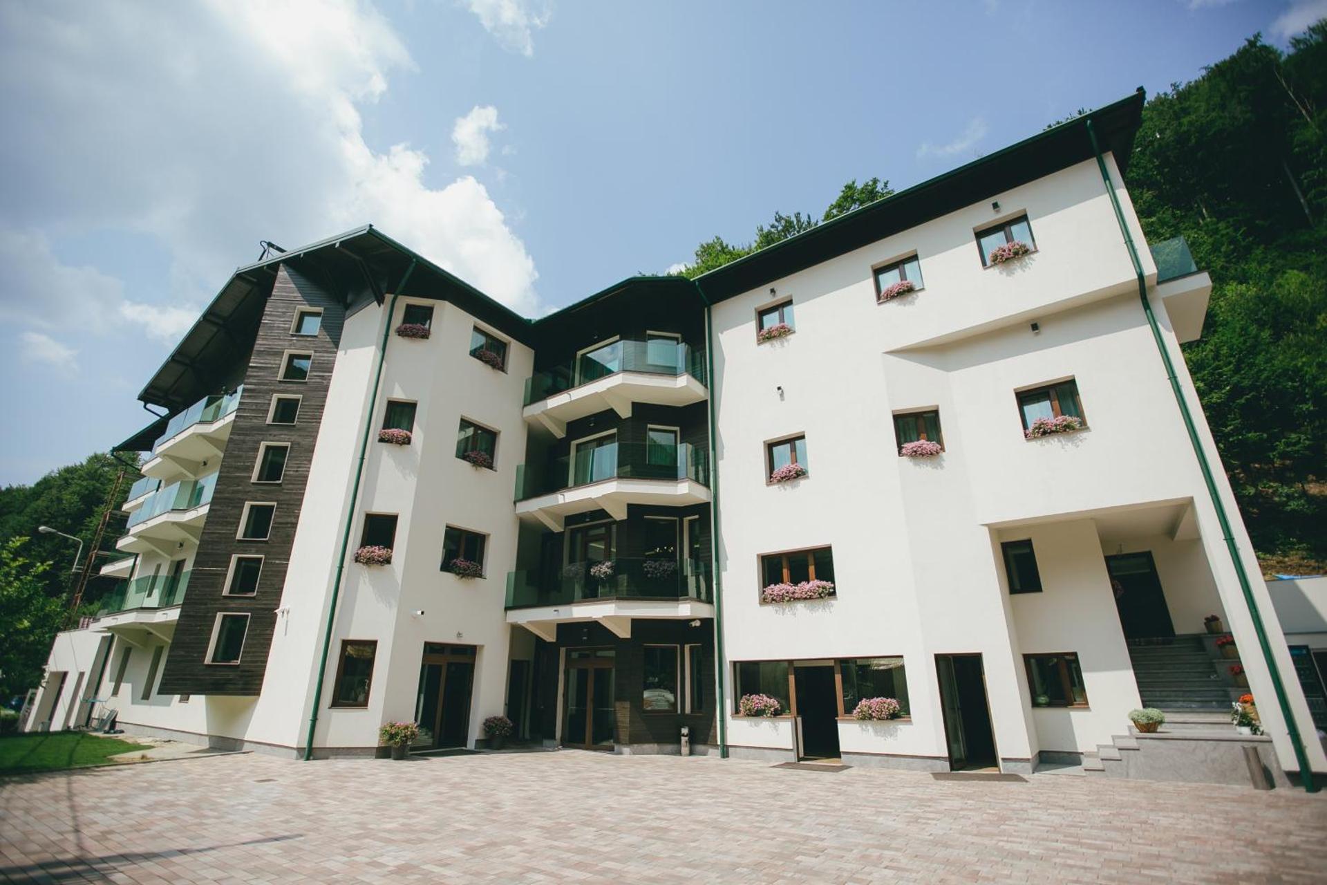 Lostrita - Pastravarie, Hotel & SPA