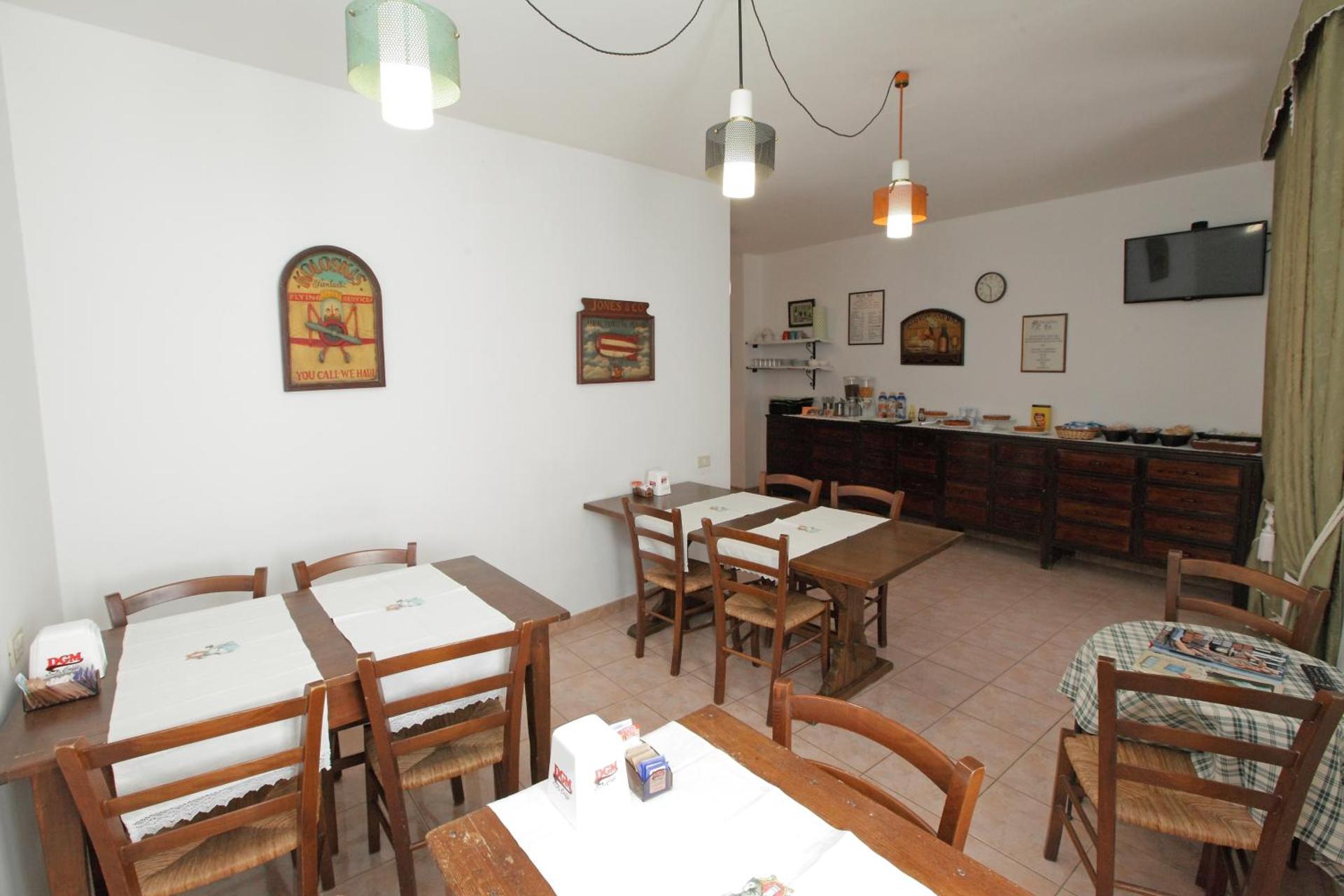 Communal lounge/ TV room