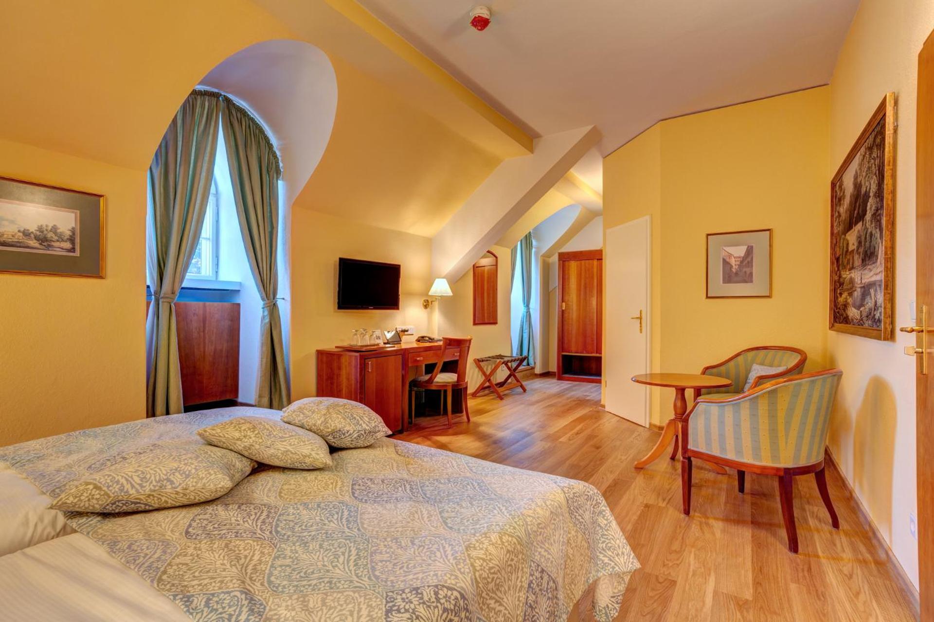 Photo of the whole room